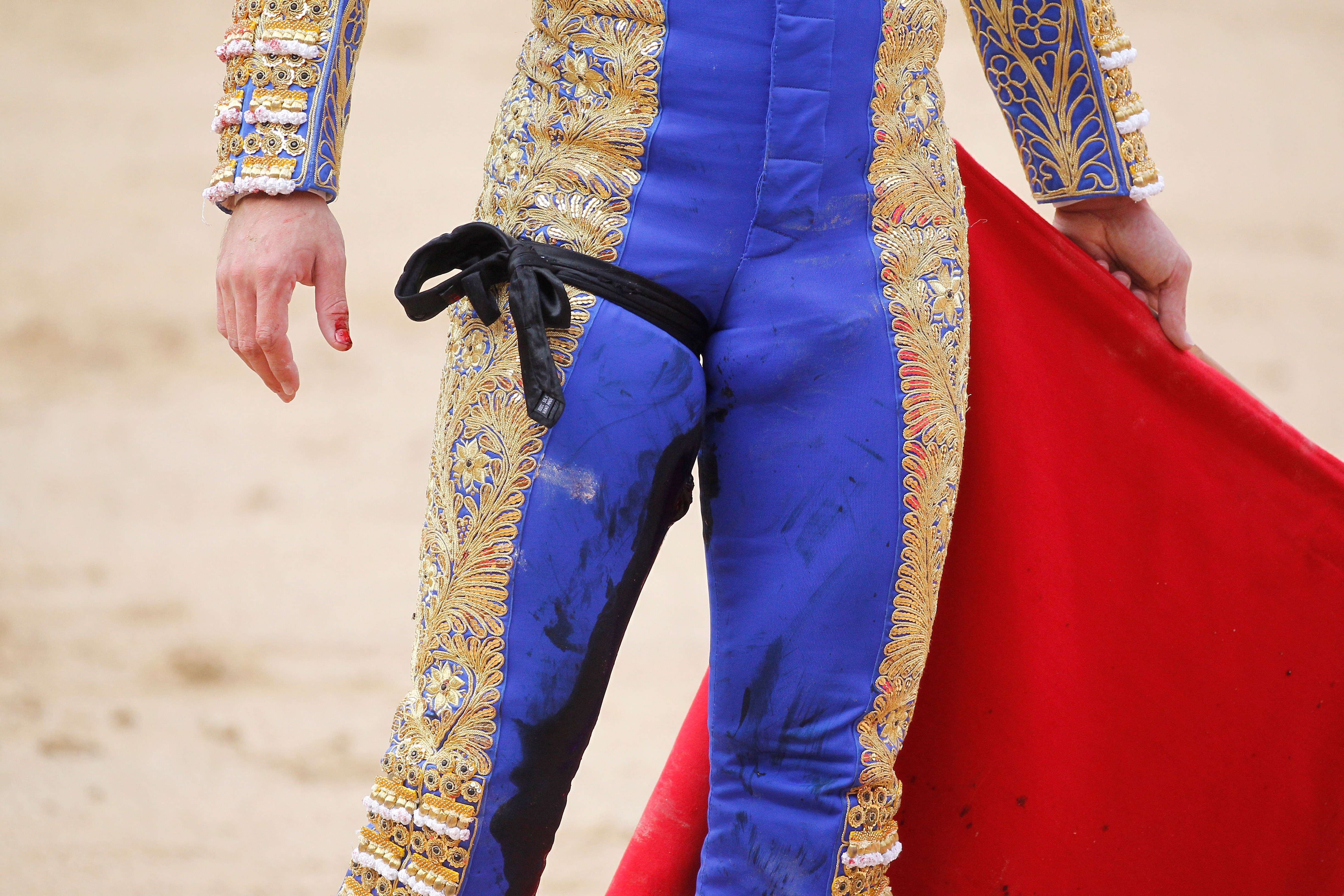FOTO | Momentul șocant în care un matador este împuns de un taur furios. Omul a fost rănit grav