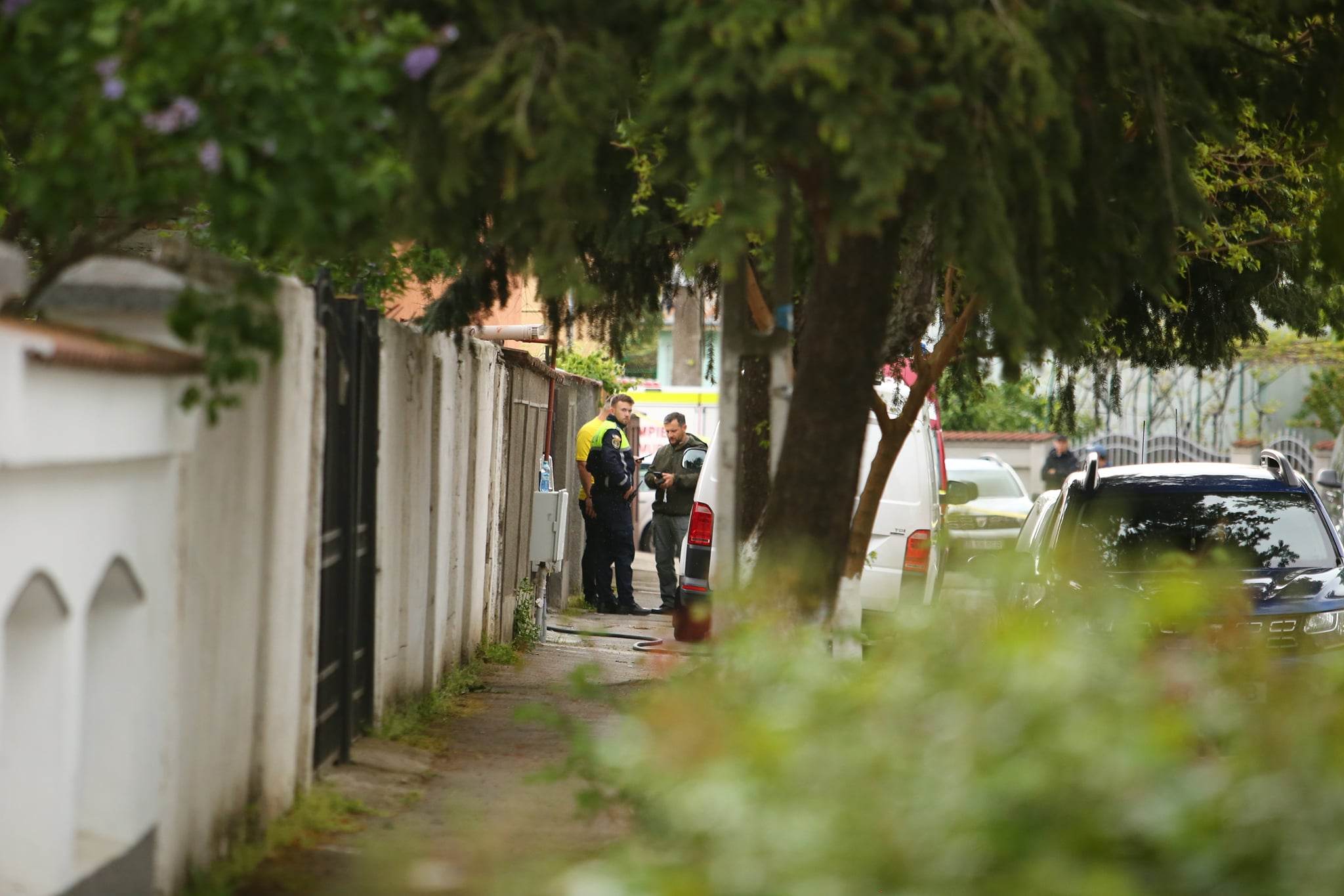 Copila de 5 ani ținută ostatică în casă de propriul tată, în Chiajna, a fost eliberată după 28 de ore. Cum s-au derulat negocierile