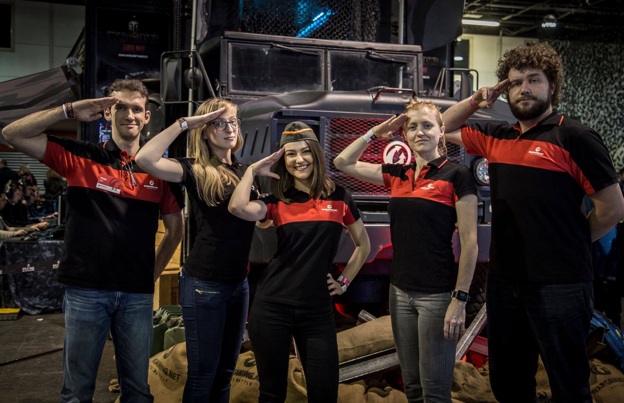EXCLUSIV / Oana, fiica Elenei Lasconi, e vedetă în lumea gamerilor. Prezintă o emisiune la World of Tanks în Paris (VIDEO)