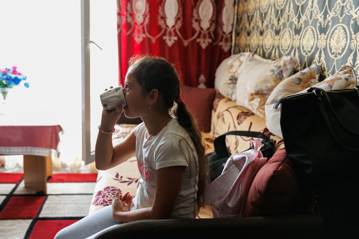 ROMÂNIA, RUPTĂ ÎN DOUĂ: Cum arată viața copiilor români care își văd părinții doar o dată pe an: „Când vine mama, simt că plutesc pe un nor”