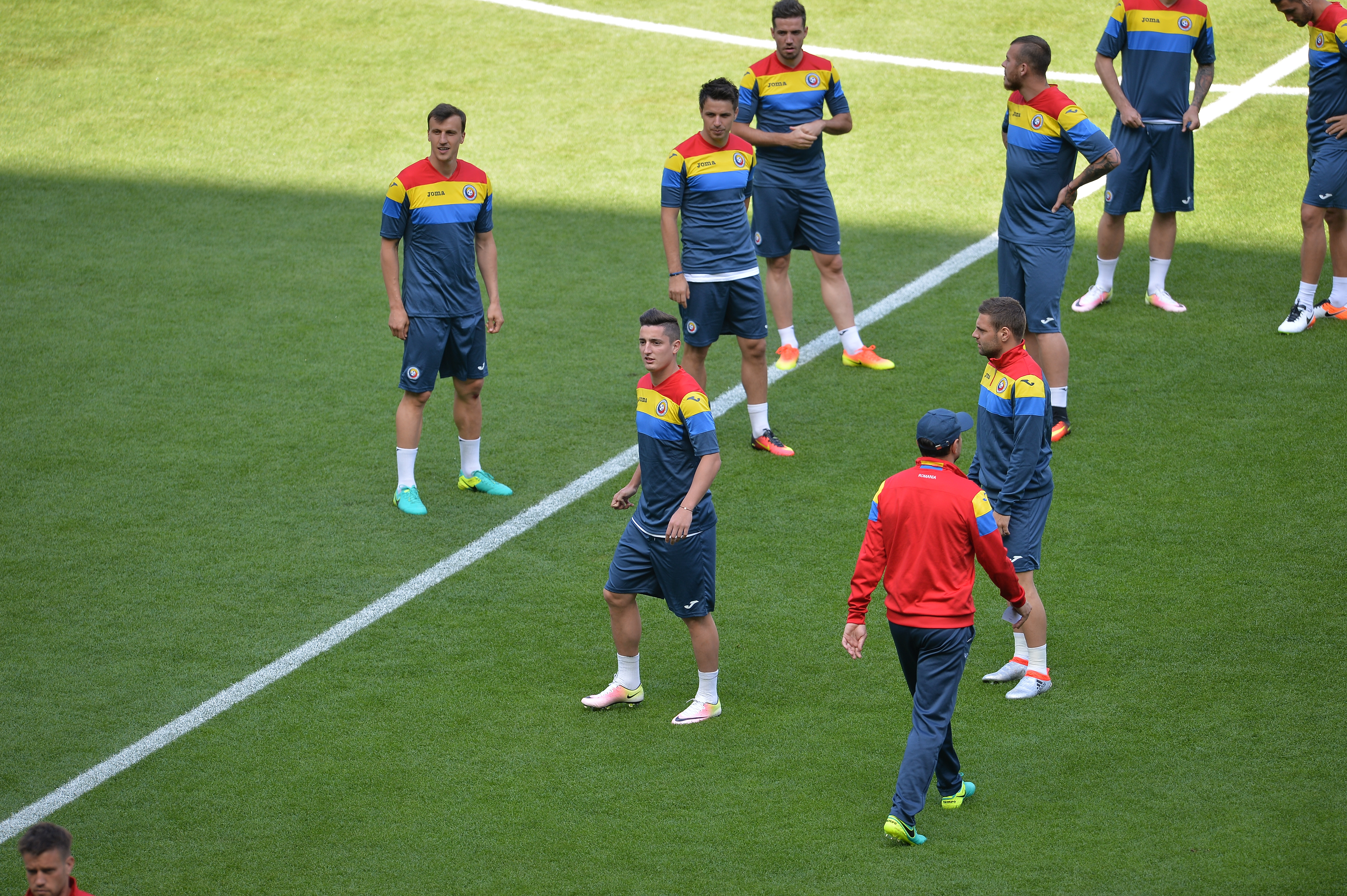 Euro 2016. Tricolorii au efectuat antrenamentul oficial pe Stade de France, ultimul înaintea meciului cu ”Les Bleus” (vineri, ora 22:00). Zâmbete și uimire / GALERIE FOTO și VIDEO