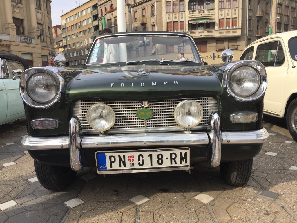 Mașina folosită de Robert Redford în filmul Havana, la Timișoara. E o replică, dar bijuteria a făcut furori printre iubitorii de mașini de epocă