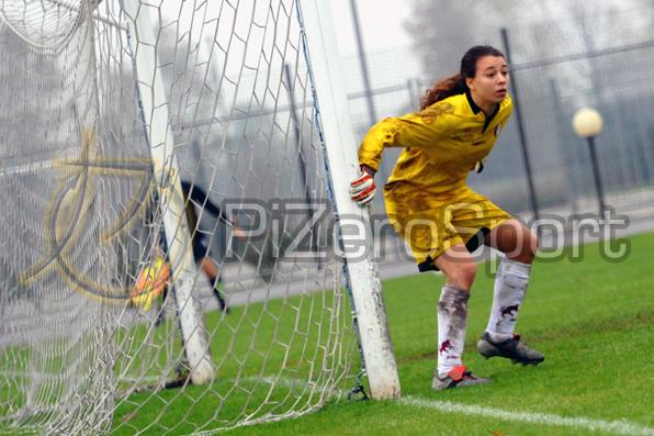 FOTO / O româncă de 16 ani UIMEȘTE Italia! Vrea să ajungă în naționala României de fotbal feminin