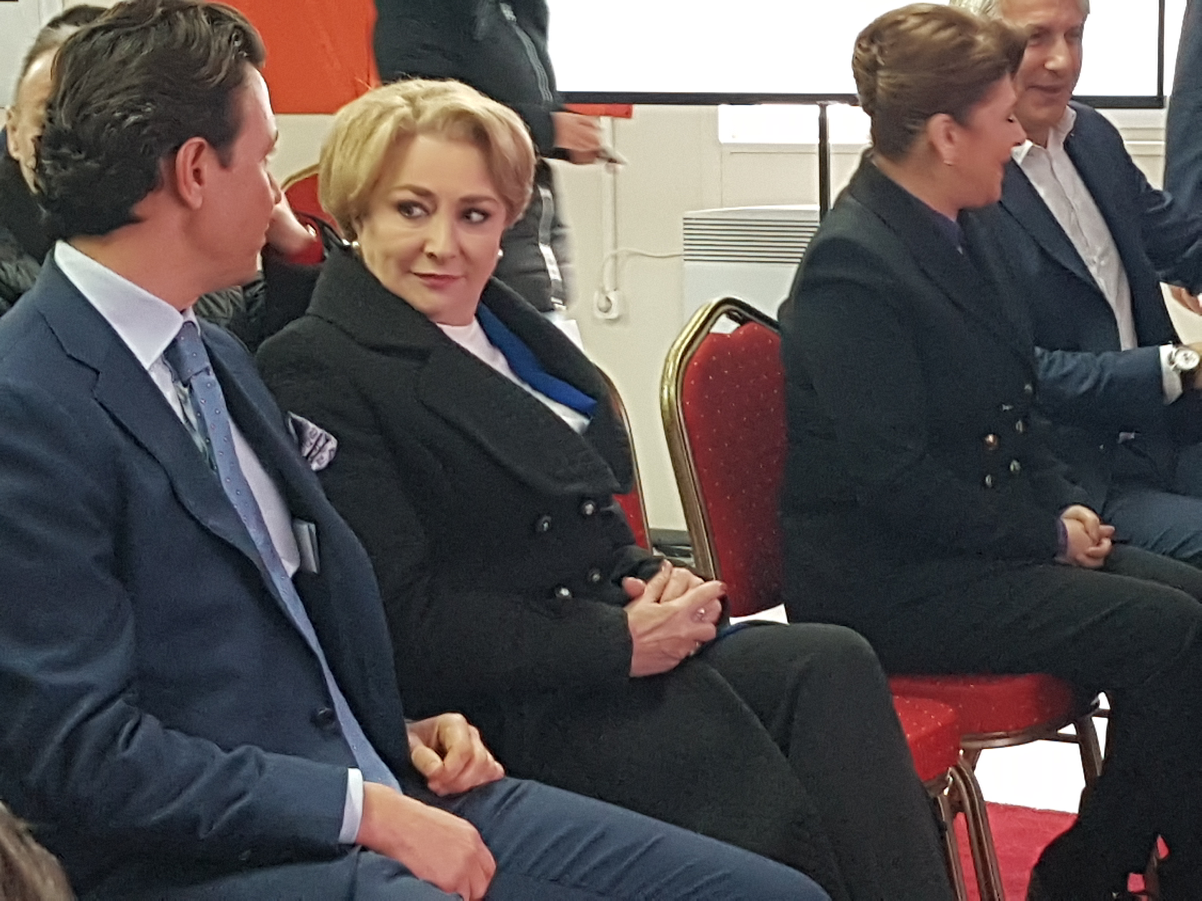 UPDATE. Premierul Viorica Dăncilă, vizită oficială în Dâmbovița; Autoritățile locale s-au plâns de starea infrastructurii și au cerut mall și stadion în Tâtrgoviște (FOTO)