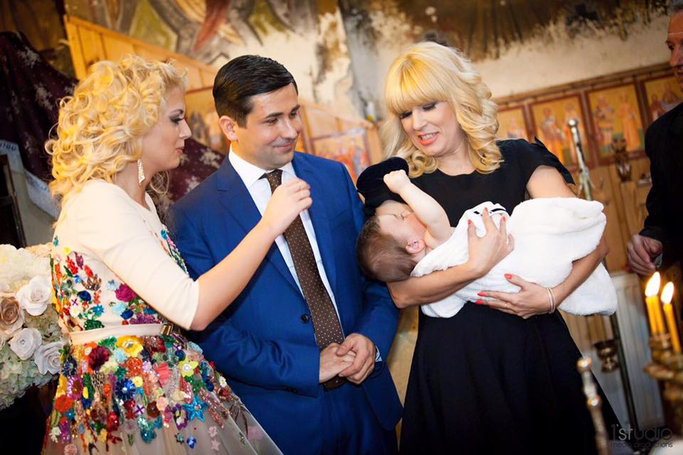Elena Udrea, într-o postură inedită. Ce imagini a publicat pe Facebook / FOTO