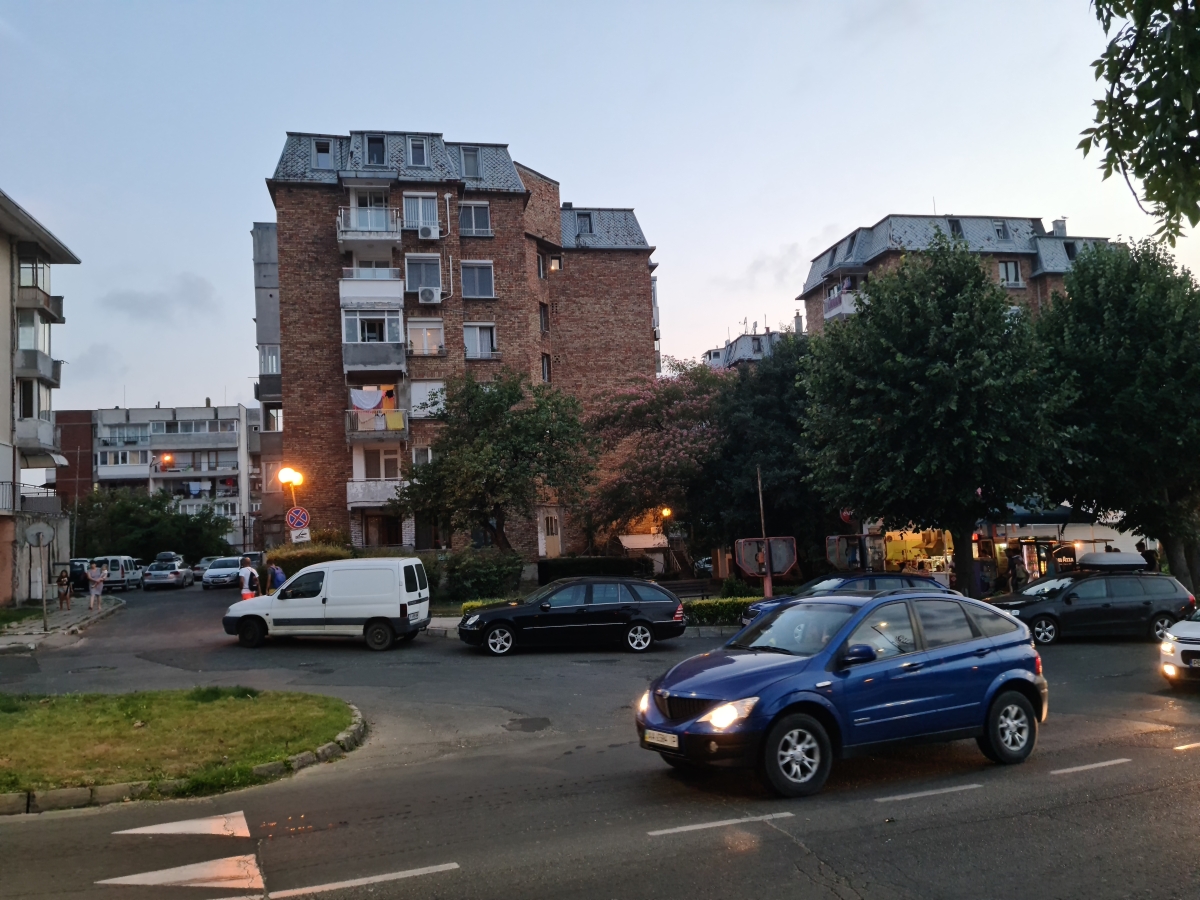 Ce poți face când te-ai săturat de litoralul românesc. Reportaj din stațiunea bulgărească unde se minează criptomonede pe plajă