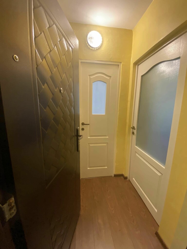 FOTO. Cum arată garsoniera din Cluj care a stârnit interesul presei locale și sute de comentarii. „Ăsta e prețul pentru un an, nu pentru o lună, nu?”