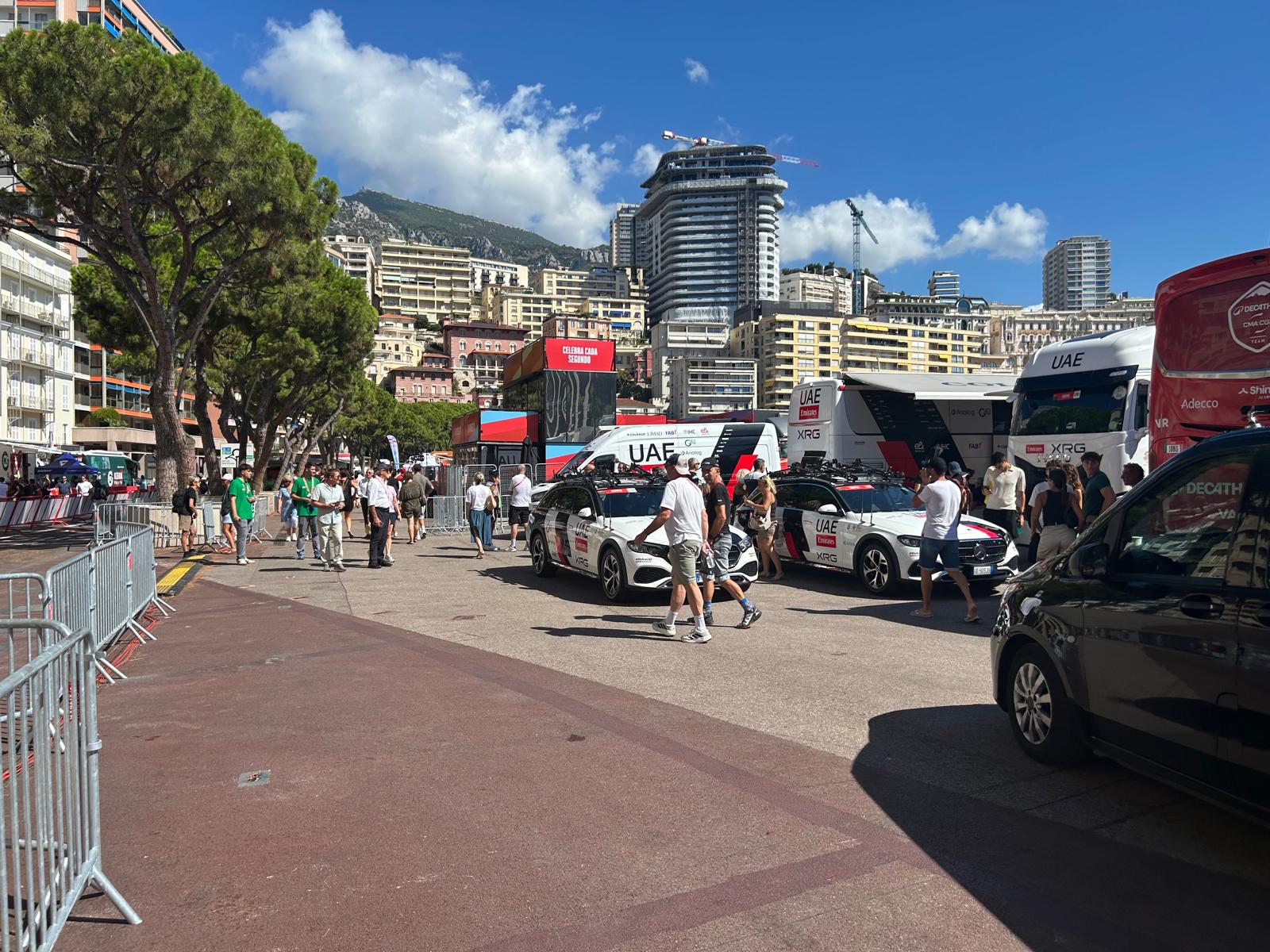 Echipele și-au blindat camioanele în care țin biciclete de 200.000 de euro, din cauza hoților români și bulgari: „Bande organizate au dat multe lovituri”. Reportaj în Port Hercule din Monte Carlo, înaintea startului La Vuelta 2026