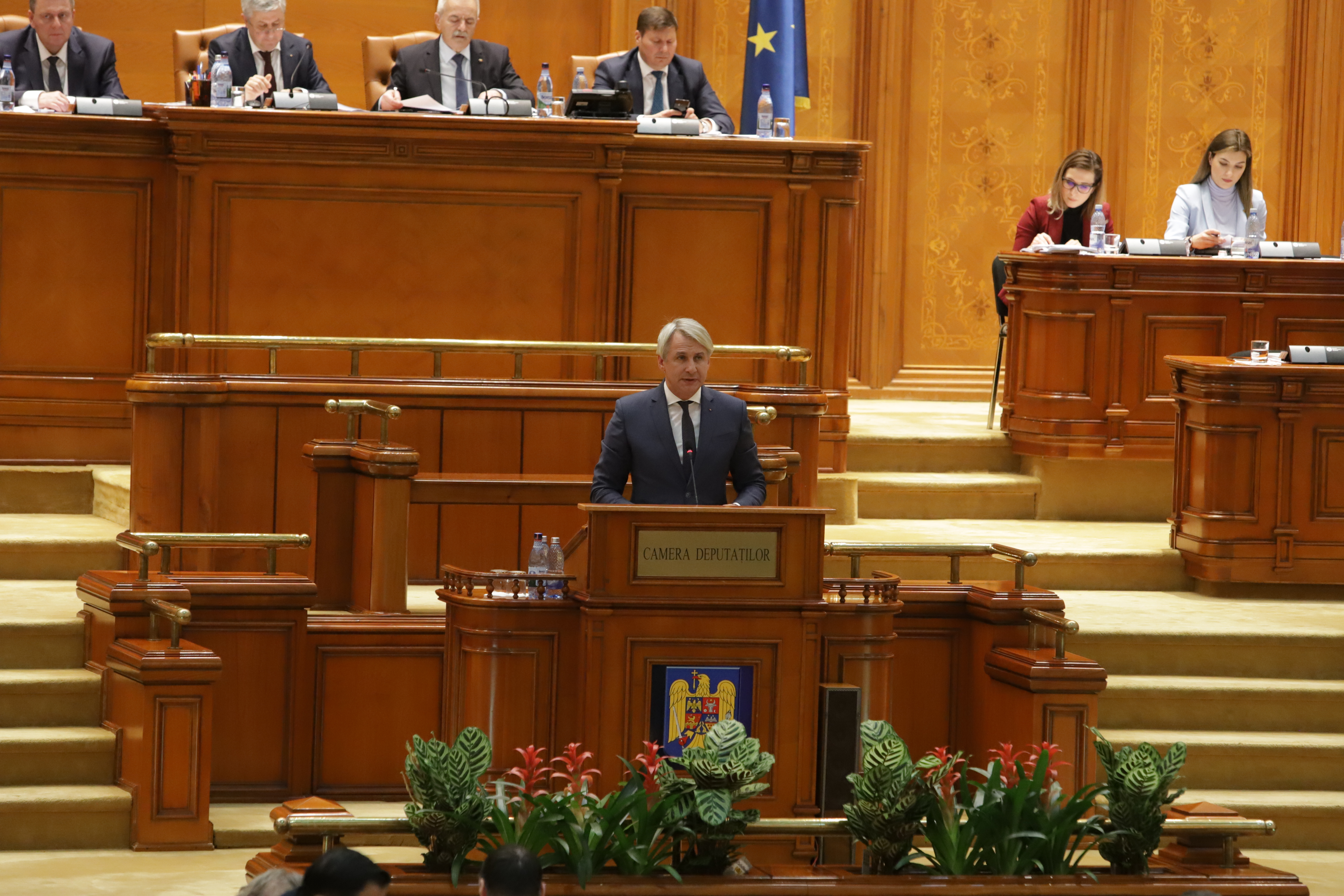 UPDATE. Plenul Parlamentului a început dezbaterea la proiectul de buget pe 2019. Dragnea lipseşte, miniştrii din Cabinet nu au ajuns la şedinţă (FOTO/ VIDEO)