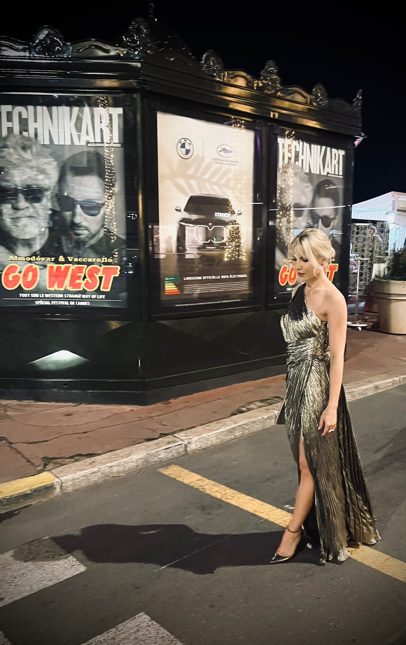 Cristina Jacob, apariție ravisantă pe covorul roșu la Cannes 2023. Regizoarea a purtat creația unui designer român