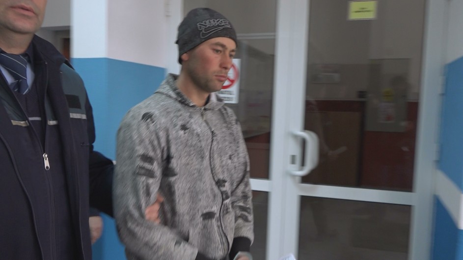 Cioban ucis în Botoşani, din cauza unui câine. Patru bărbați l-au făcut bucăți cu furci și topoare