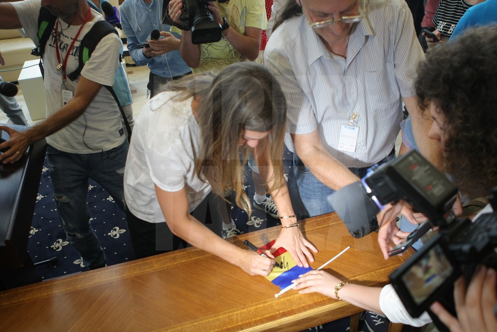 VIDEO&FOTO. Sosirea Simonei Halep în România după ce a câștigat Roland Garros 2018. Așteptată pe covorul roșu!