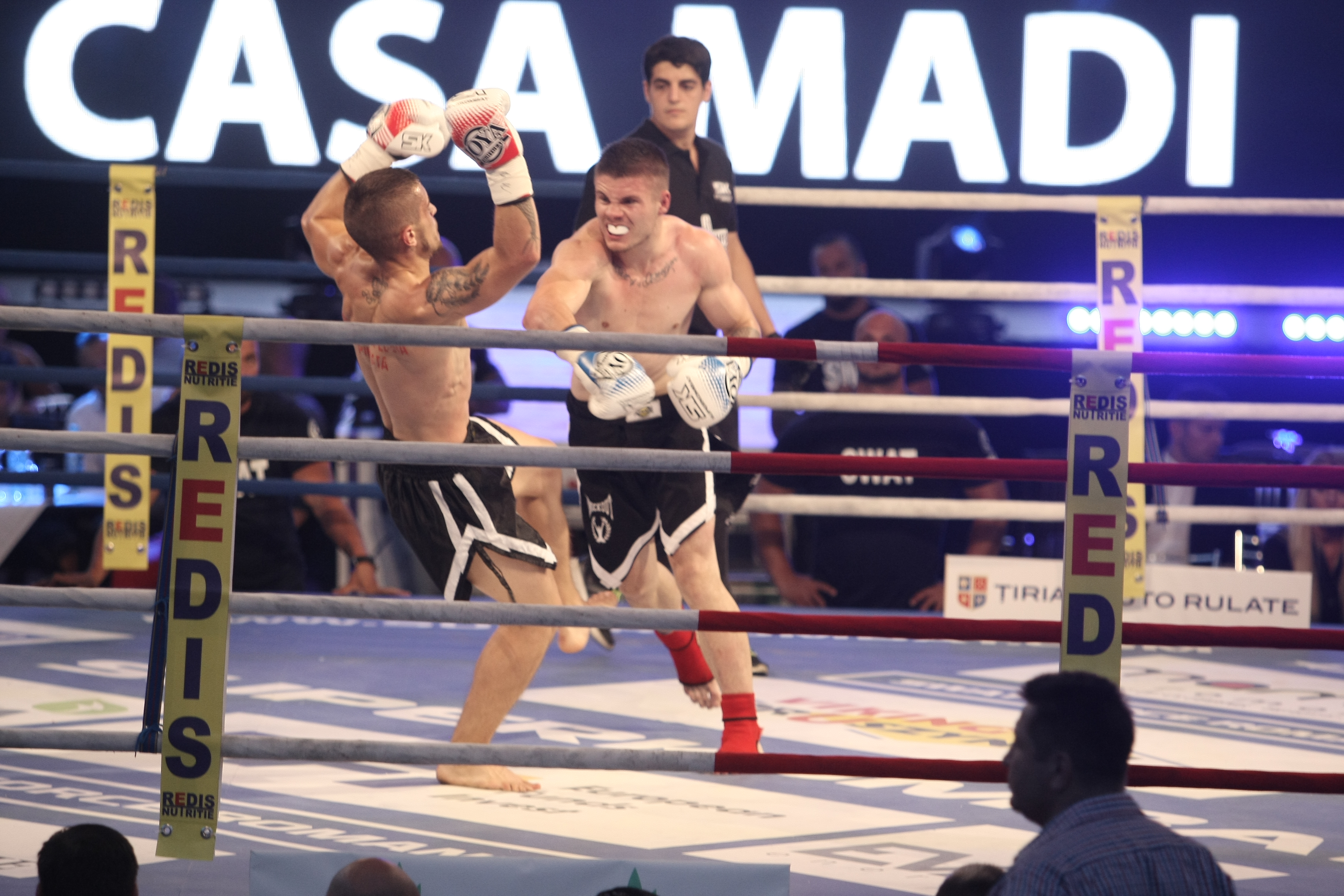 Superkombat. Seară cu pumni și cu picioare, dar nu de domnișoare! Bacary Sagna a venit la show | REZULTATELE GALEI
