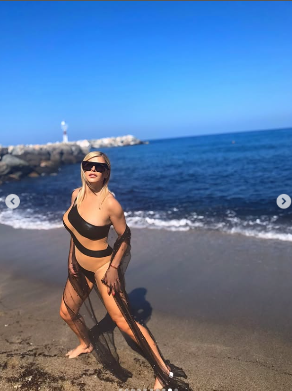 Imagini cu Loredana Groza în costum de baie la 55 de ani. Fanii au rămas fără cuvinte. „Cea mai asumată femeie!”
