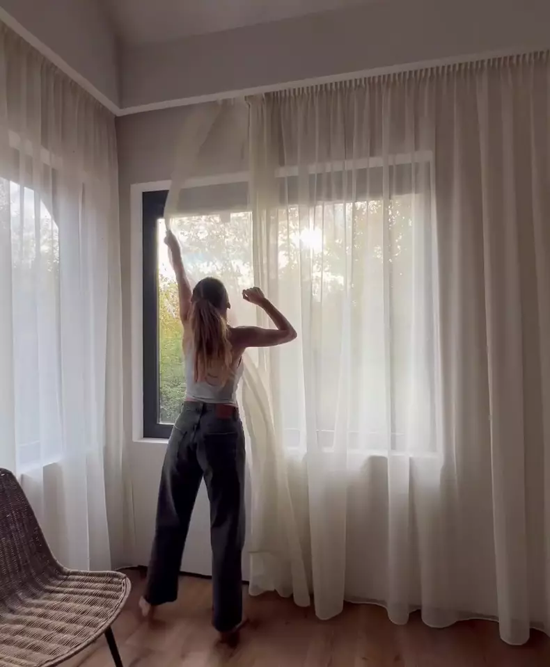 Noi imagini din casa din pădure pe care și-a ridicat-o Sânziana Negru: „Ați creat un loc minunat”
