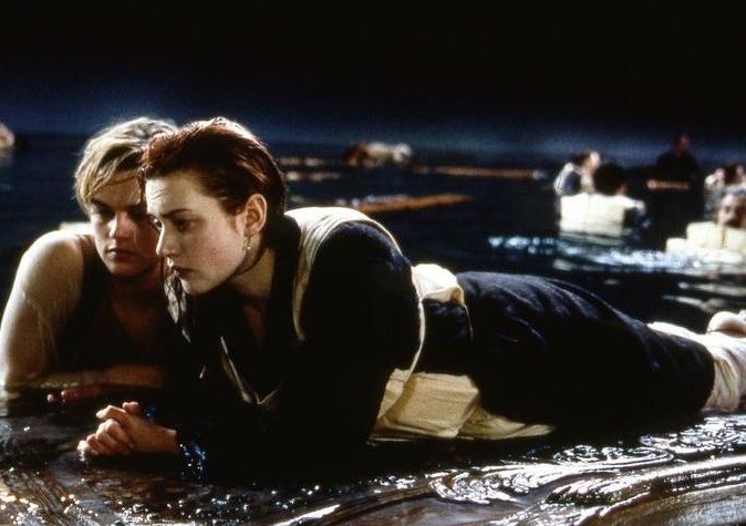 Felfoghatatlan összegért kelt el a Titanic kelléke, amelyen Kate Winslet feküdt a vízen: Ön mennyit adott volna érte?