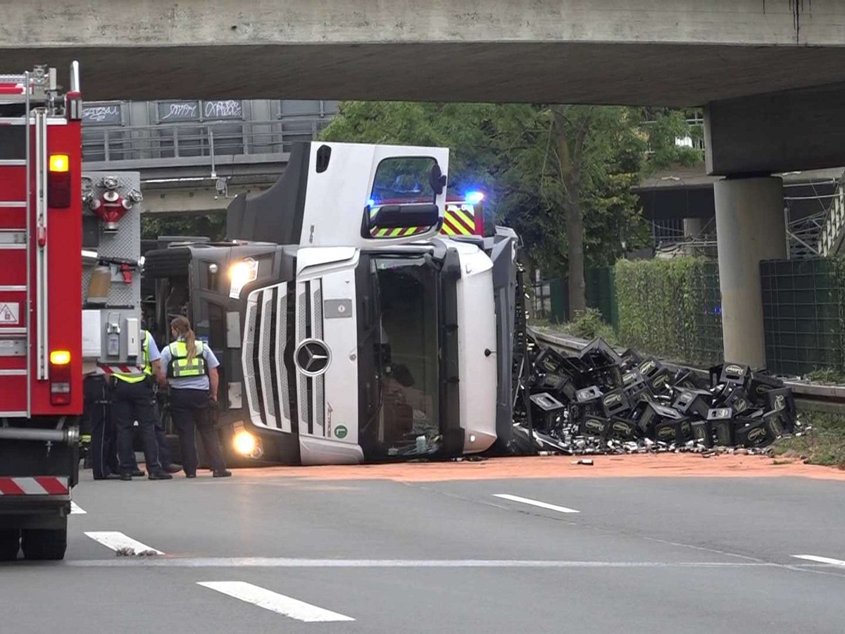 Un șofer român de TIR a închis timp de 20 de ore o șosea germană abia deschisă după ce fusese dezamorsată o bombă