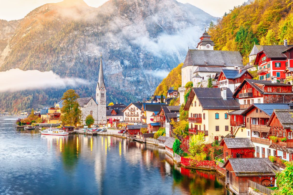 Sinaia, pe lista ”orașelor de poveste” din Europa recomandate de o publicație britanică. ”Ascuns în Munții Bucegi, înconjurat de păduri fermecate”
