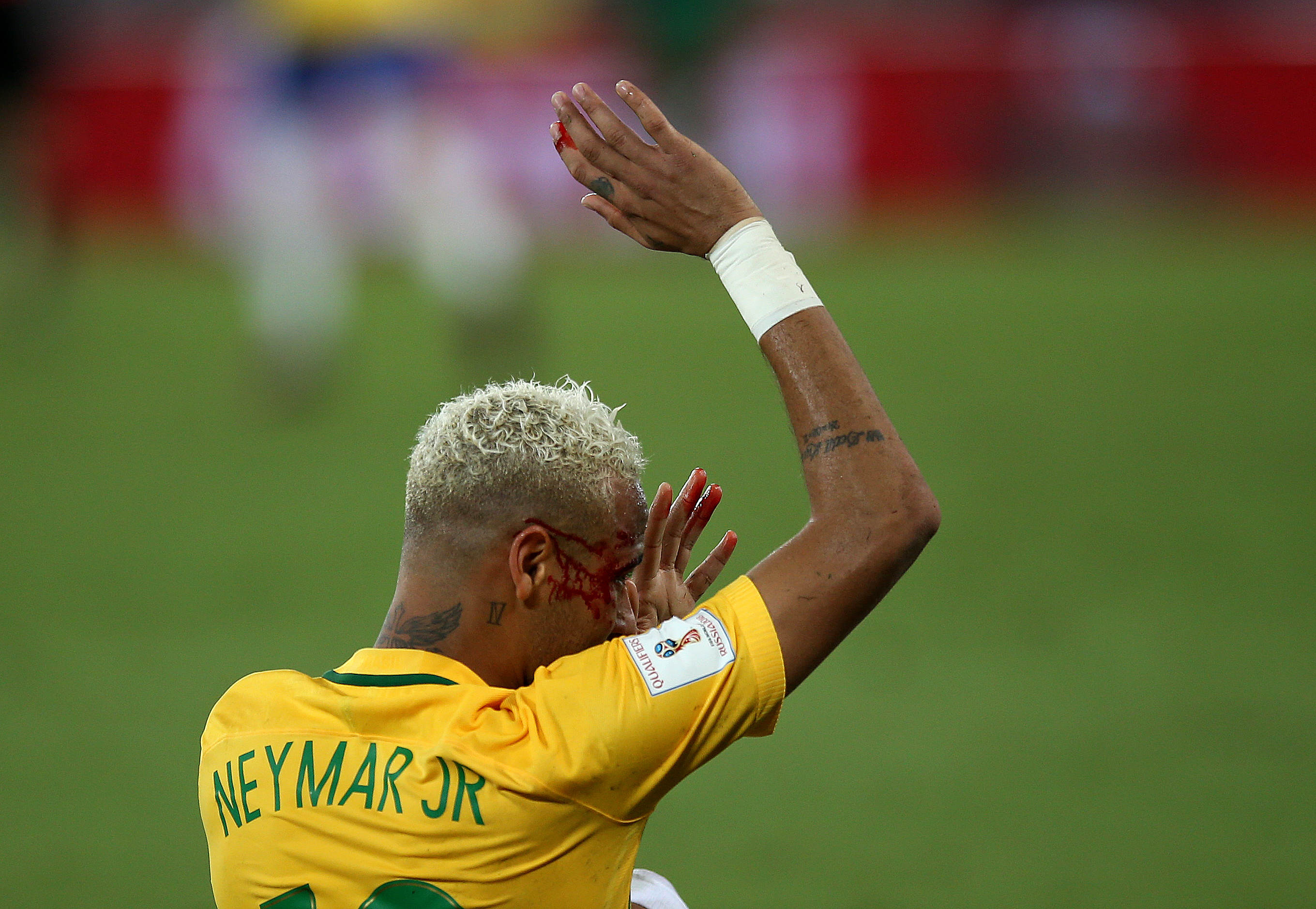 Neymar a plătit cu sânge golul 300. Un bolivian i-a spart fața starului Barcelonei cu un procedeu de MMA / GALERIE FOTO&VIDEO