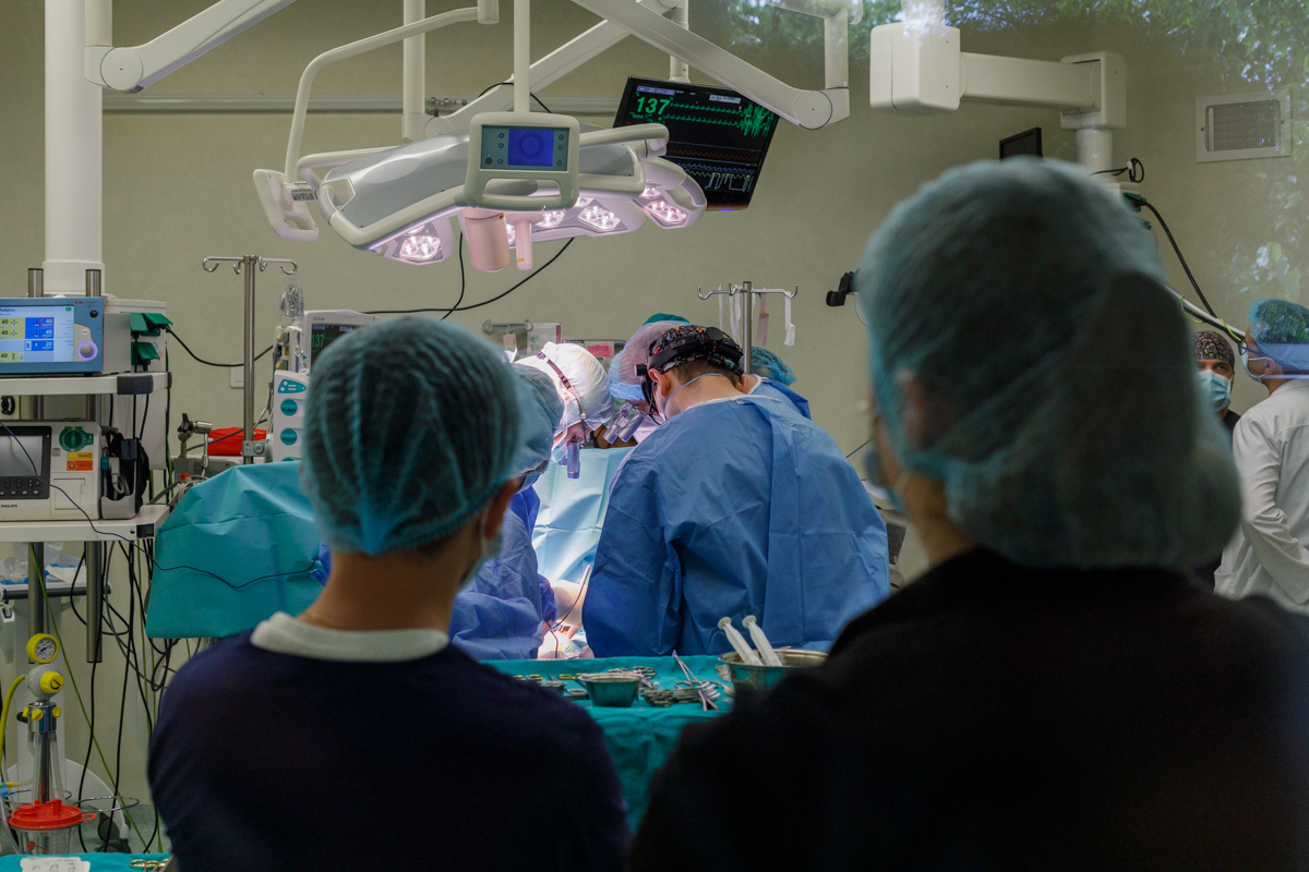 „Unii copii chiar din prima zi de viață pot muri și după operație reînvie”, spune un medic sirian revenit în România