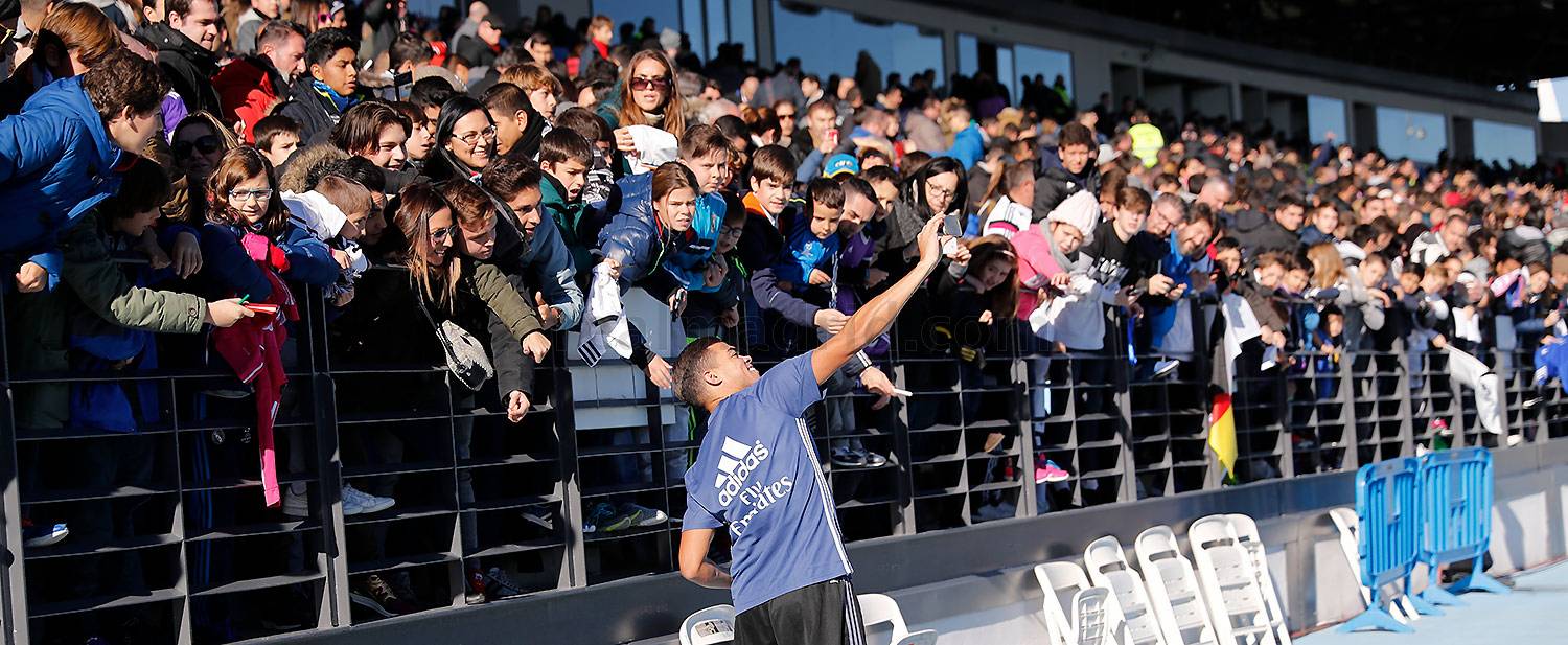 Peste 5.000 de fani au asistat la ultimul antrenament cu public efectuat de Real Madrid în anul 2016 / GALERIE FOTO