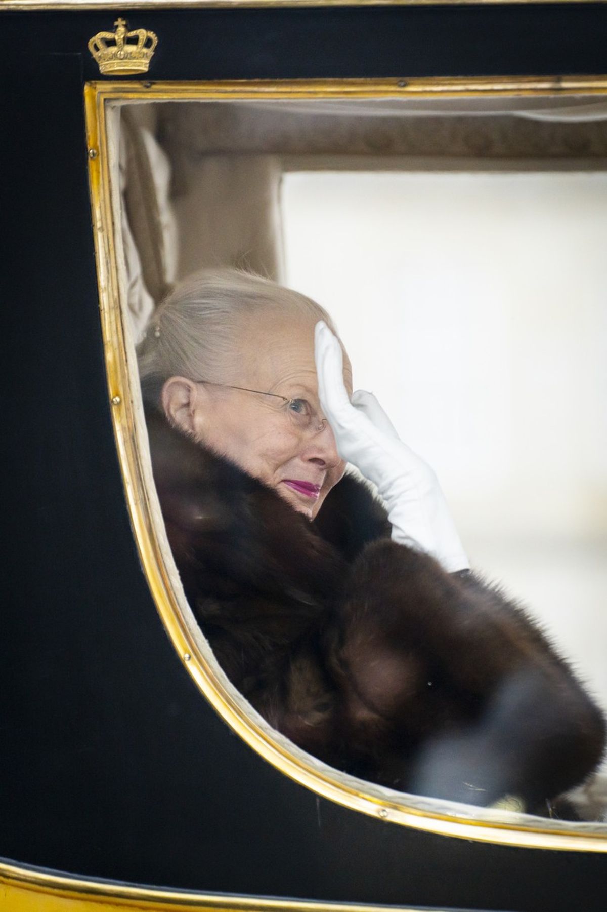 Regina Margrethe a II-a a Danemarcei a făcut, în plin ger, ultima plimbare cu trăsura prin Copenhaga, în calitate de suverană