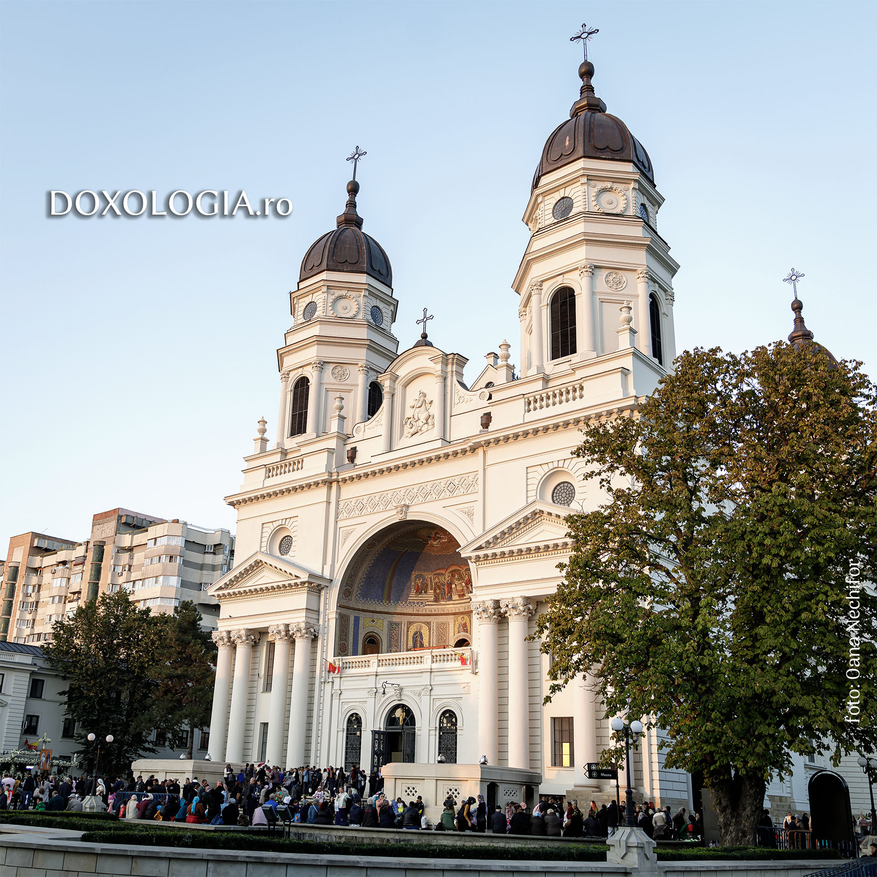 Pelerinaj la moaștele Sfintei Parascheva. Imagini cu miile de oameni veniți la Iași din toată țara
