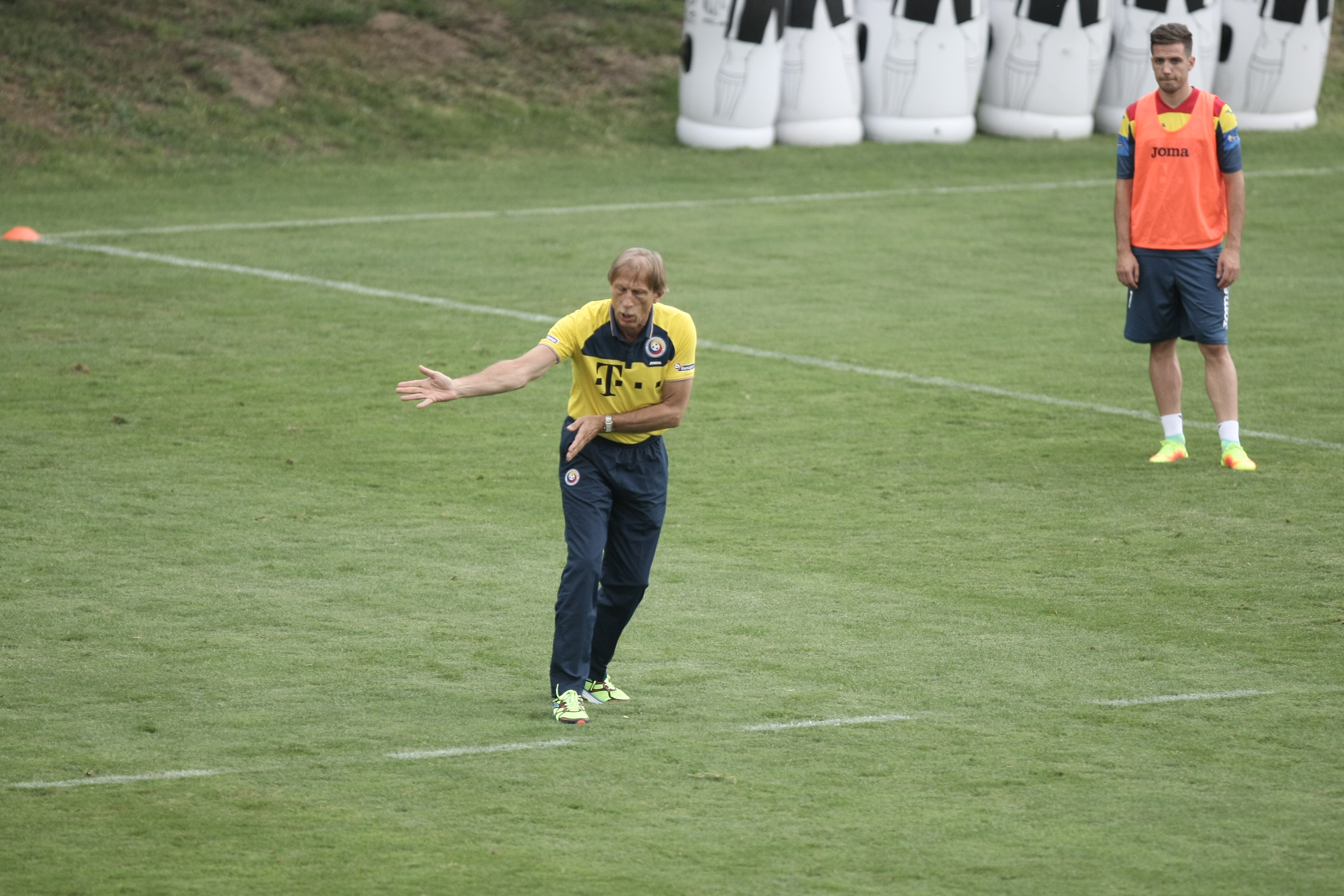 România - Muntenegru. Christoph Daum are bilanț negativ în cele 11 meciuri de debut la echipele pe care le-a antrenat