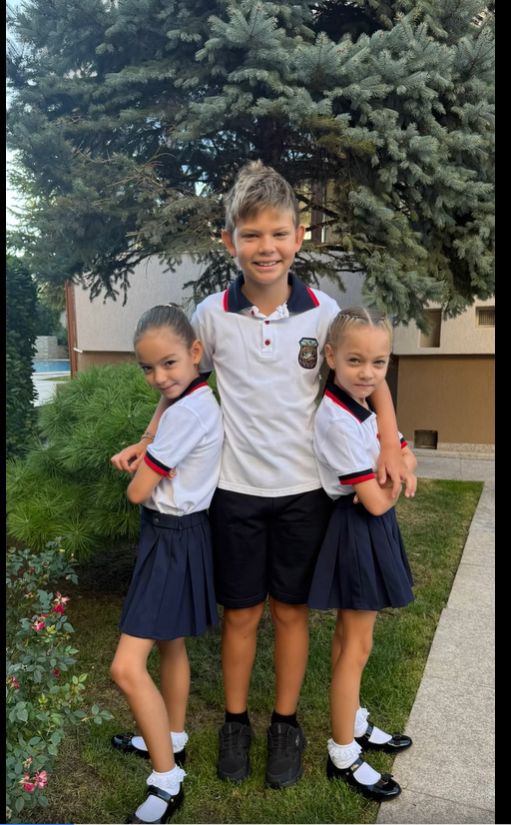 Imagini cu cei trei copii ai Valentinei Pelinel, în prima zi de școală. Vedeta și soțul ei, Cristi Borcea, au atras atenția tuturor la festivitate