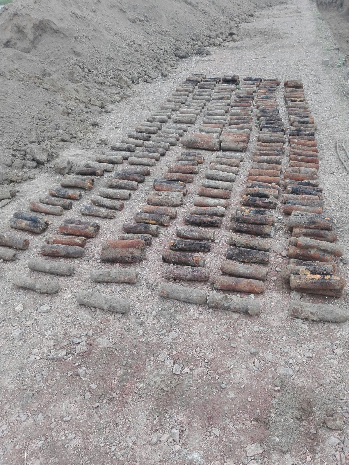 Depozit de muniție descoperit într-o comună din Tulcea. Pirotehniștii au căutat două zile să găsească toată muniția