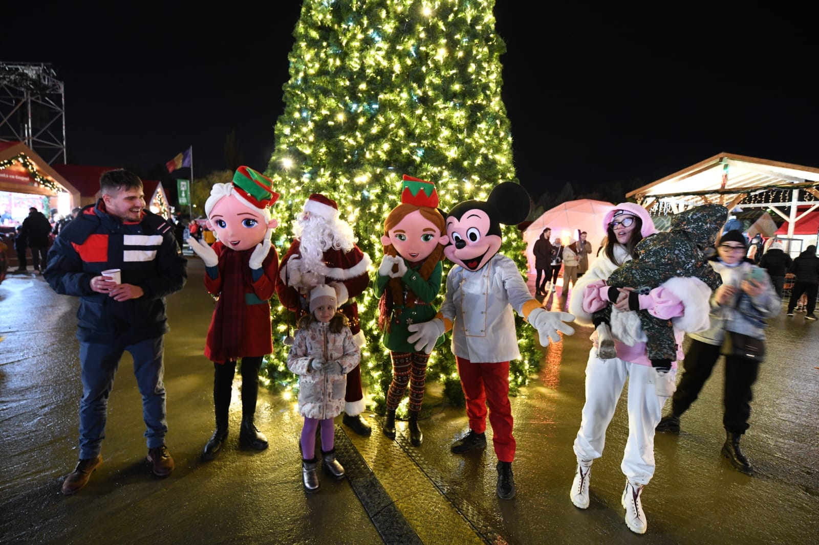 FOTO. A treia ediție a „West Side Christmas Market” e în plină desfășurare. Care sunt principalele atracții ale târgului din Parcul Drumul Taberei