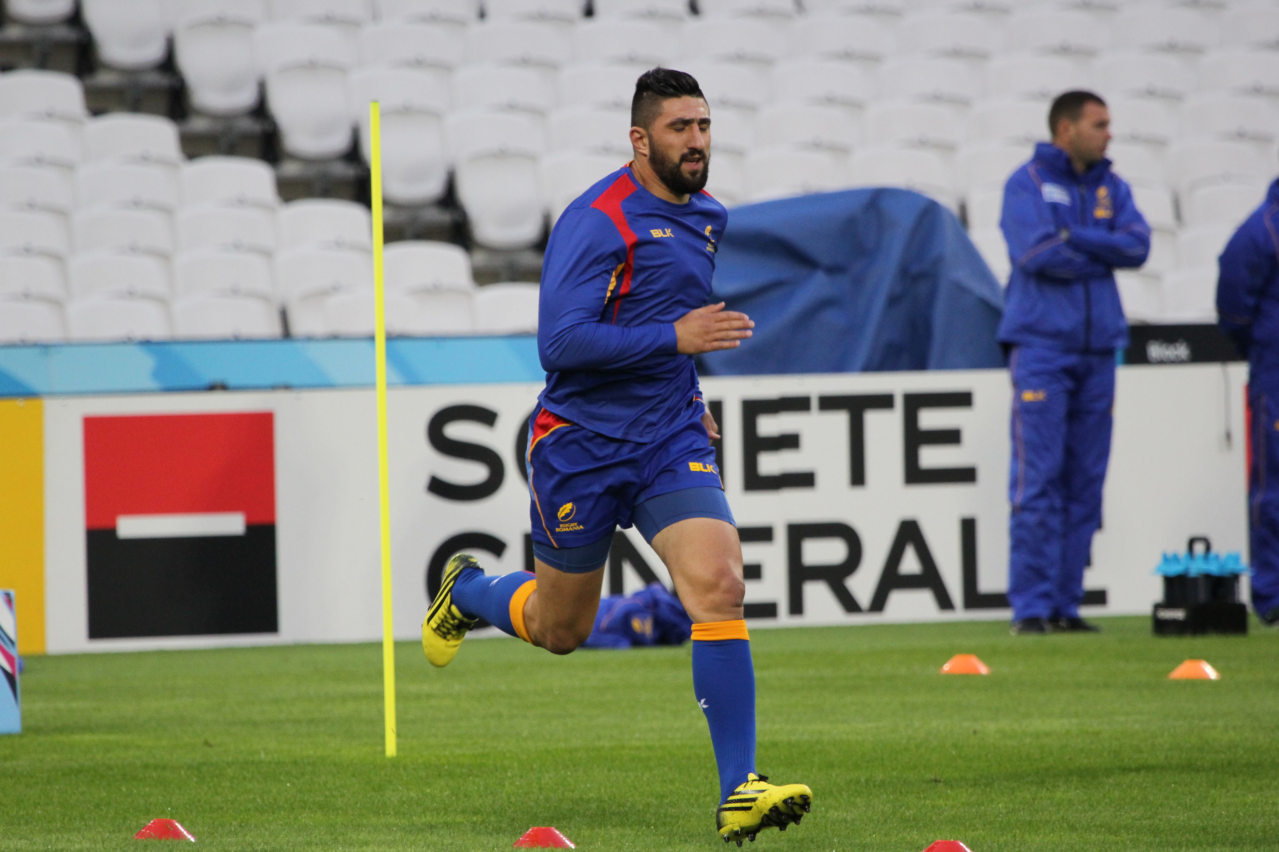 România - Franța 11-38, la Cupa Mondială de rugby. “Stejarii” au jucat foarte bine timp de 30 de minute, dar au încasat două eseuri imediat după ce Paulică Ion a văzut cartonașul galben. Pe finalul meciului, românii au căzut psihic și fizic. Duminică - altă “misiune imposibilă” / GALERIE FOTO & VIDEO