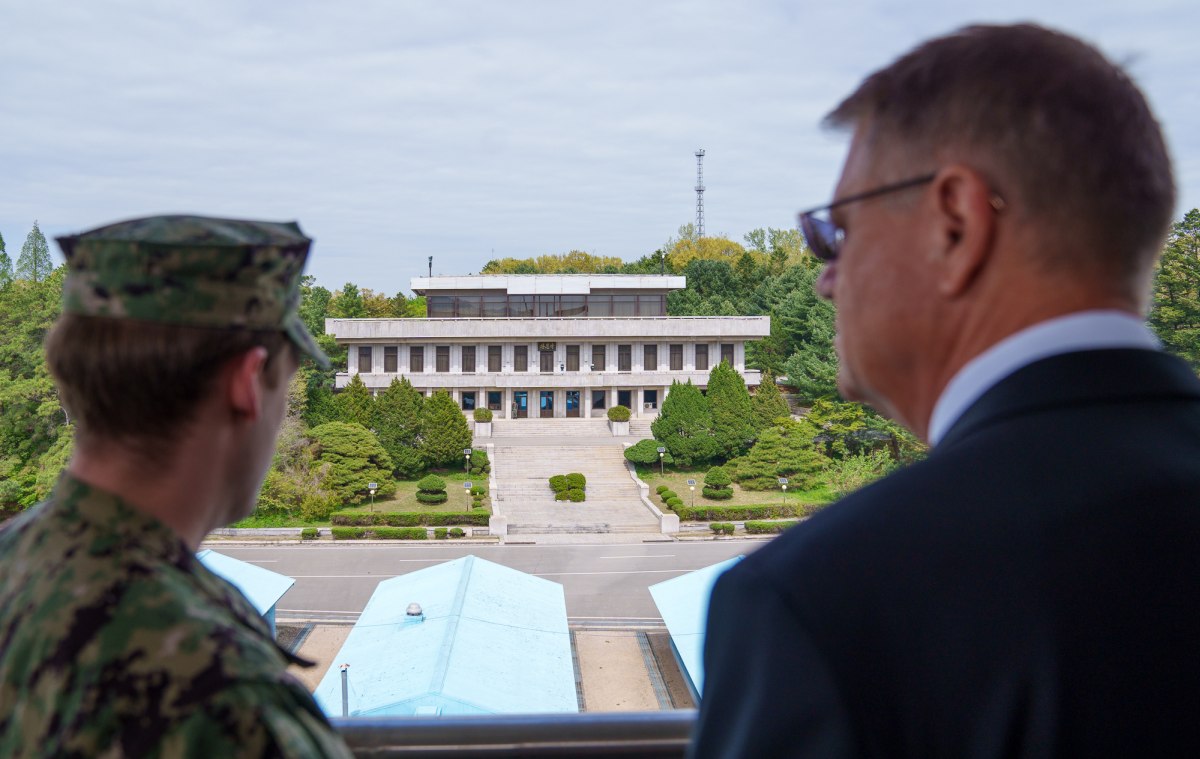 Iohannis a decolat din Sibiu către Coreea de Sud cu un avion de lux. Miniștrii din delegație au călătorit separat