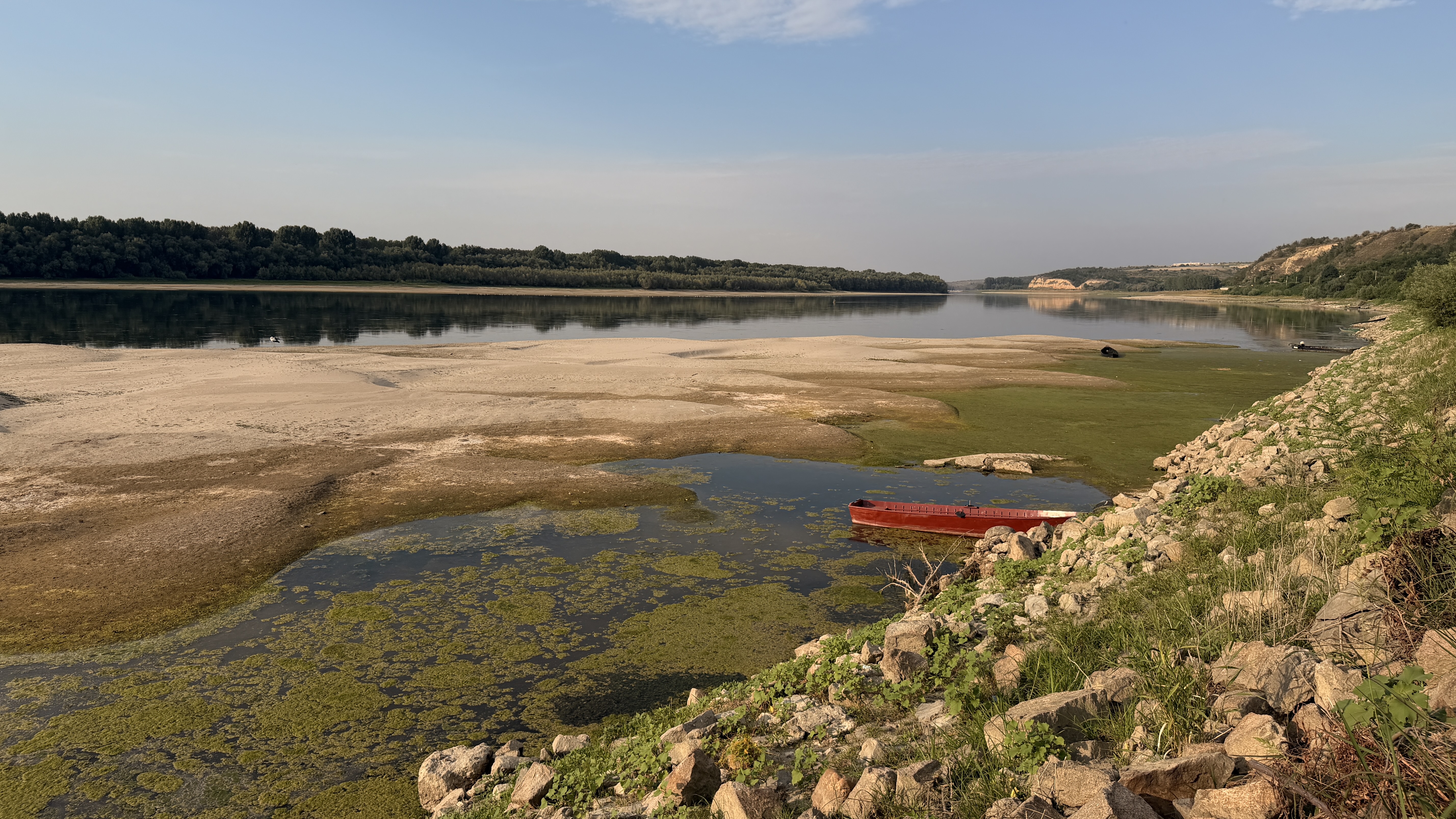 Noi măsuri pentru asigurarea debitului de apă necesar la Cernavodă: Nave și barje vor fi amplasate la 600 de metri distanță, pentru a direcționa apa spre centrală