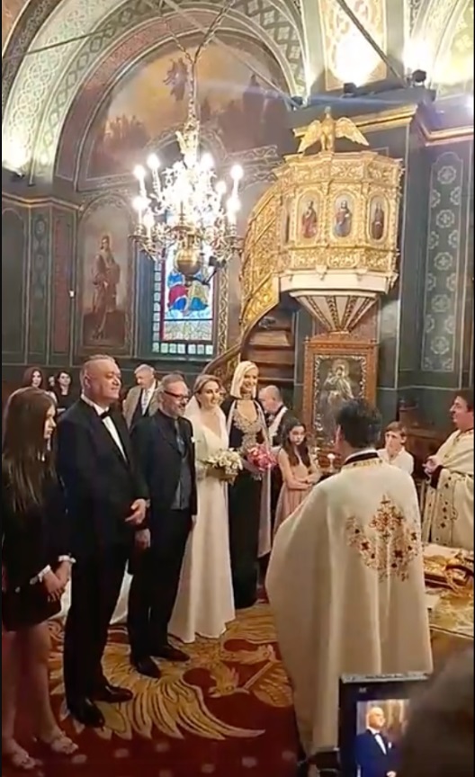 Mihai Albu și Elena Nechifor s-au căsătorit religios. Imagini de la petrecerea de nuntă, care a avut loc la restaurantul unui hotel de lux din București