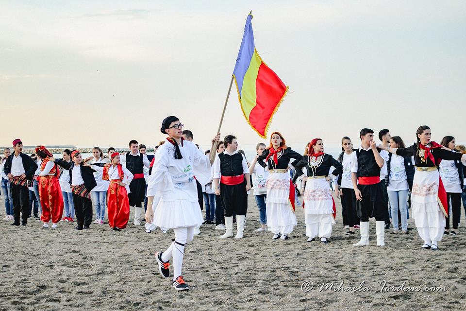 Ploaia le-a «înecat» recordul! Tentativa de a realiza cel mai mare sirtaki din lume, amânată pentru luna iulie