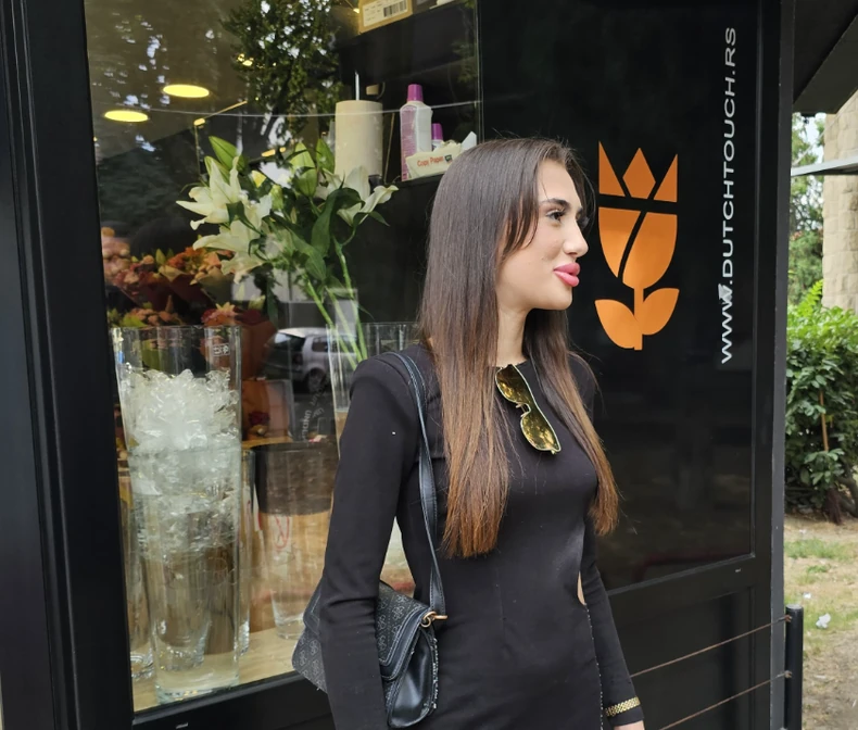 Čestitamo! Verila se Sara Stijović! Po izlasku iz porodilišta je dočekao verenički prsten