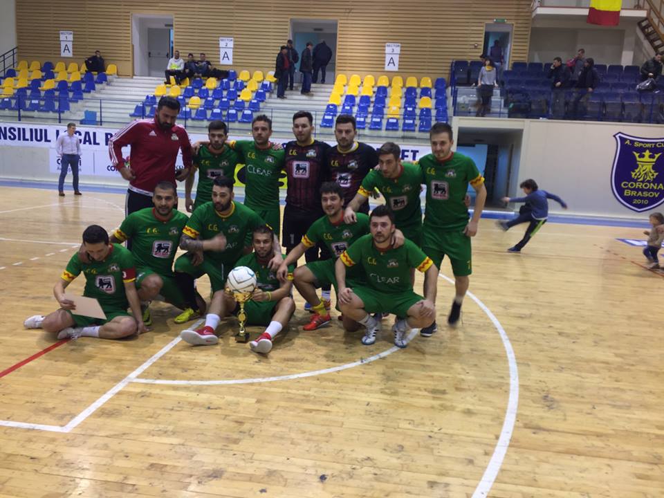 ”Neața și prietenii” a câștigat turneul de fotbal în sală de la Brașov. Băieții de la ”La sculărie” au pierdut finala mică / GALERIE FOTO