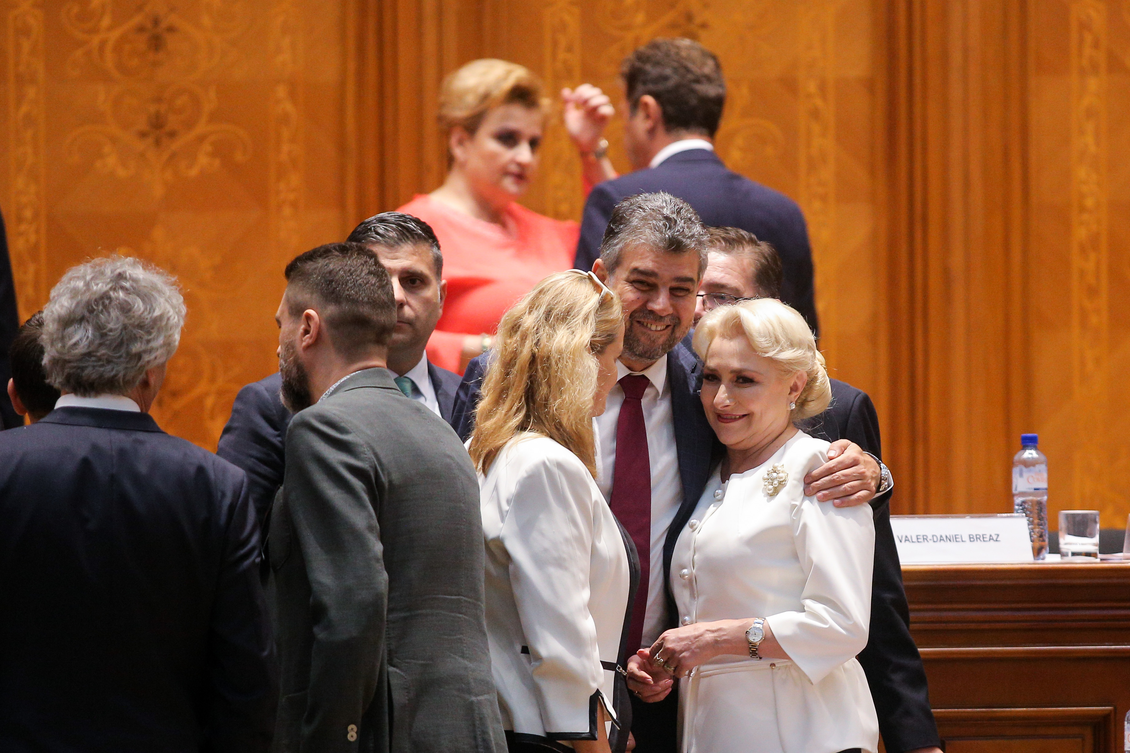 Cum s-a transformat Viorica Dăncilă într-un an și zece luni de mandat. Istoria în imagini a primei femei premier