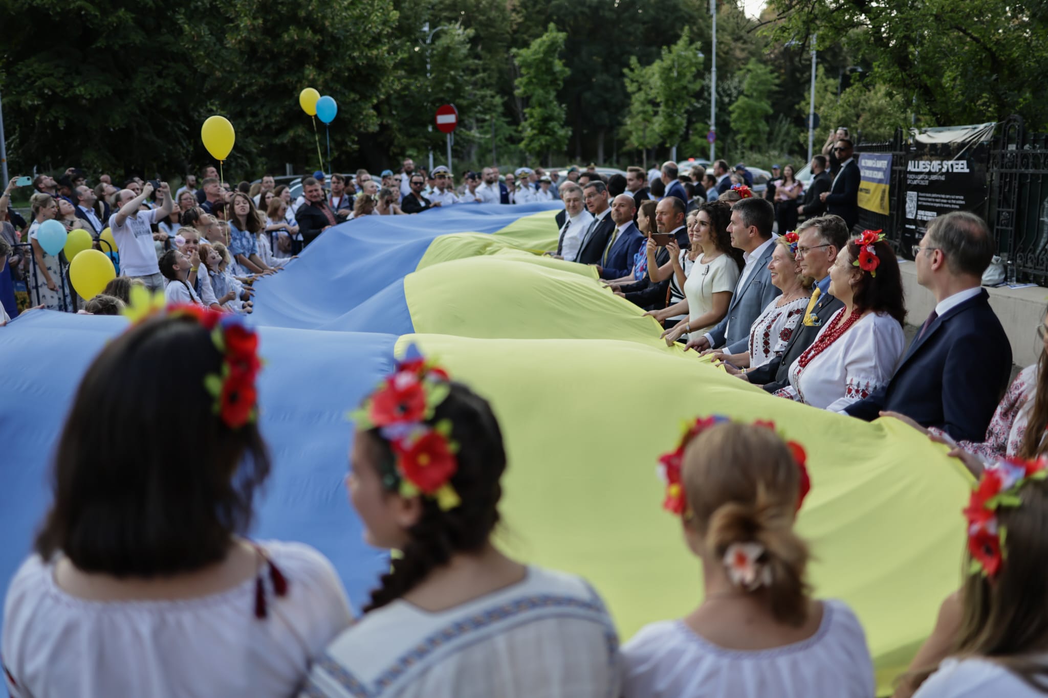 Prințesa Briana Caragea a primit medalia Inima de Aur din partea lui Zelenski pentru ajutorul acordat refugiaților ucraineni