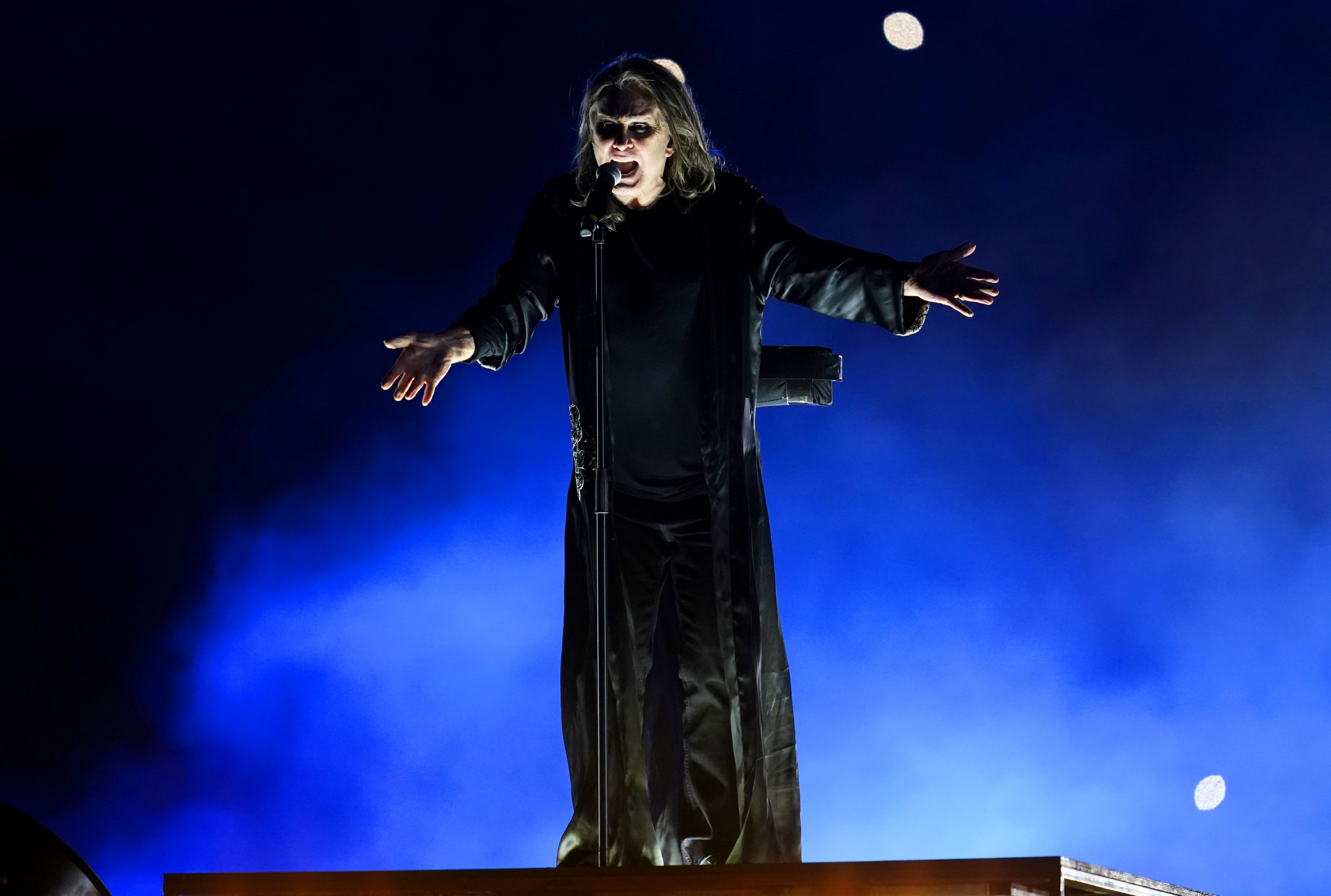 Ozzy Osbourne a revenit pe scenă, după operația „decisivă pentru restul vieții”