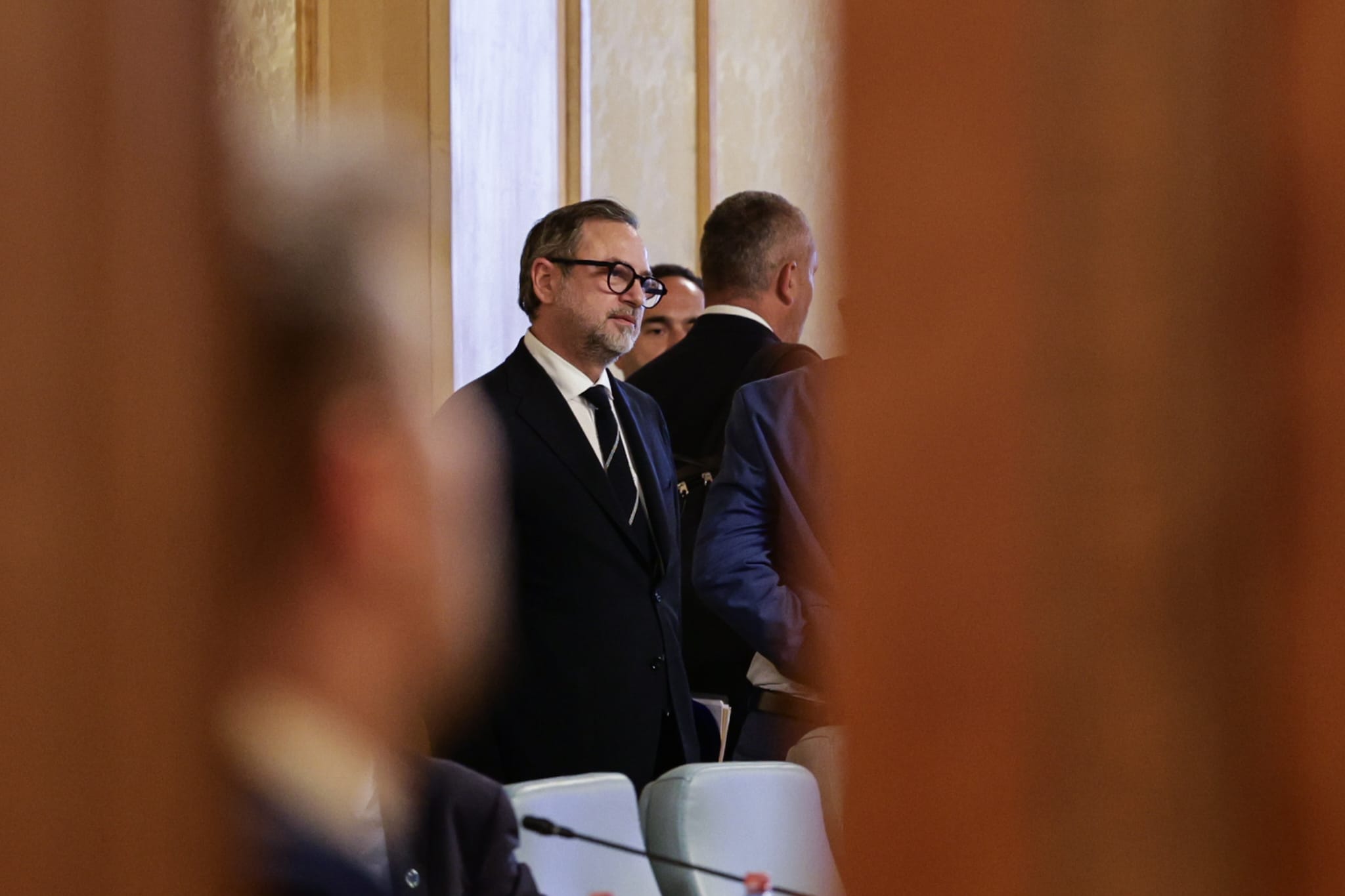 Conducerea PNL a respins cu un vot zdrobitor susținerea Guvernului Veștea și-i amenință cu excluderea pe partizani / „Nu îmi depun mandatul”