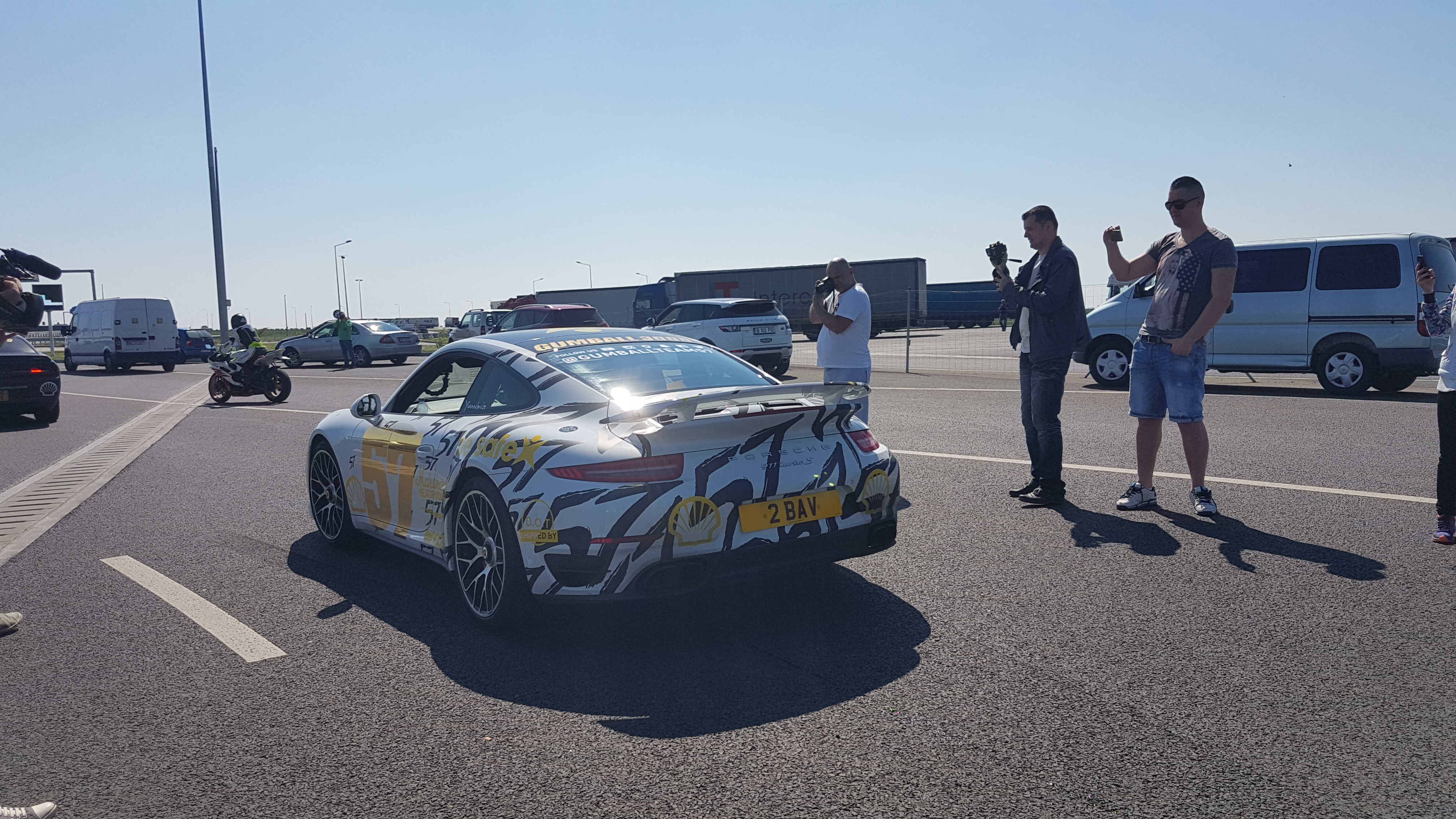 GUMBALL 3000: Bolizii de lux conduși de bogații lumii au ajuns în România! Un șofer a rămas fără permis după ce a condus cu 216 km/oră GALERIE FOTO & VIDEO