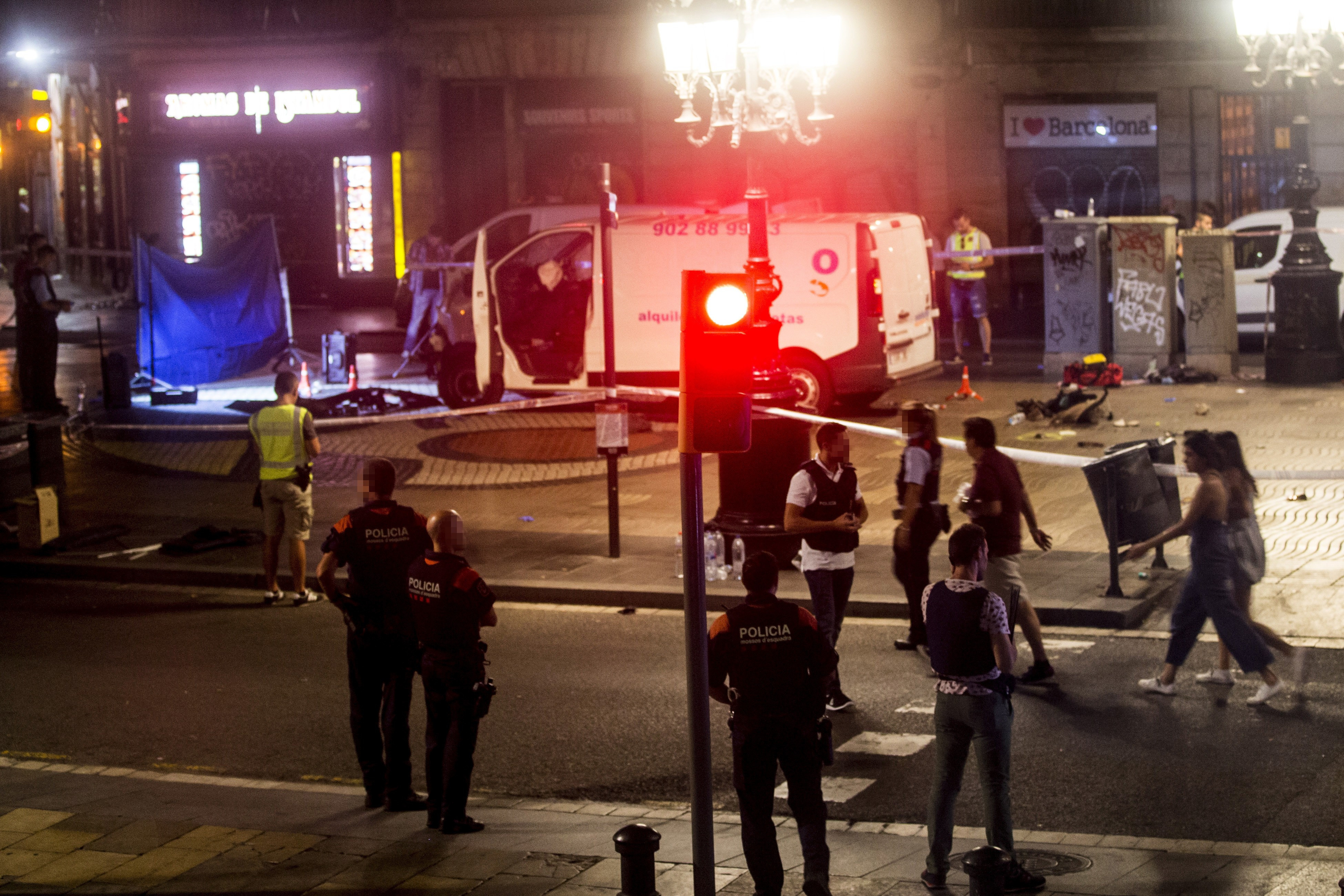 Teroare în Barcelona | Autorul atacului este în continuare căutat de polițiști. Bilanțul atentatului: 14 morți și 130 de răniți
