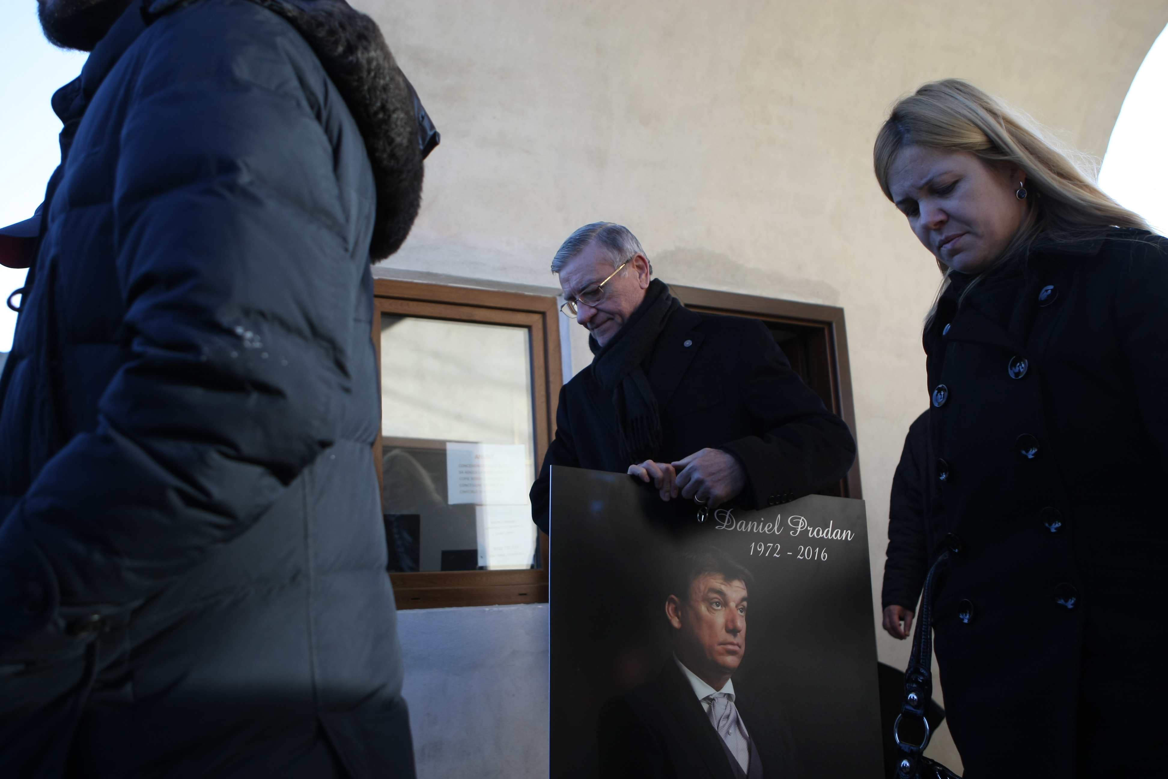 Daniel Prodan a fost înmormântat, azi, la cimitirul Sf. Ilie din Voluntari. Promisiune în lacrimi făcută de Gică Popescu: ”Îți vom îndeplini visul” | GALERIE FOTO