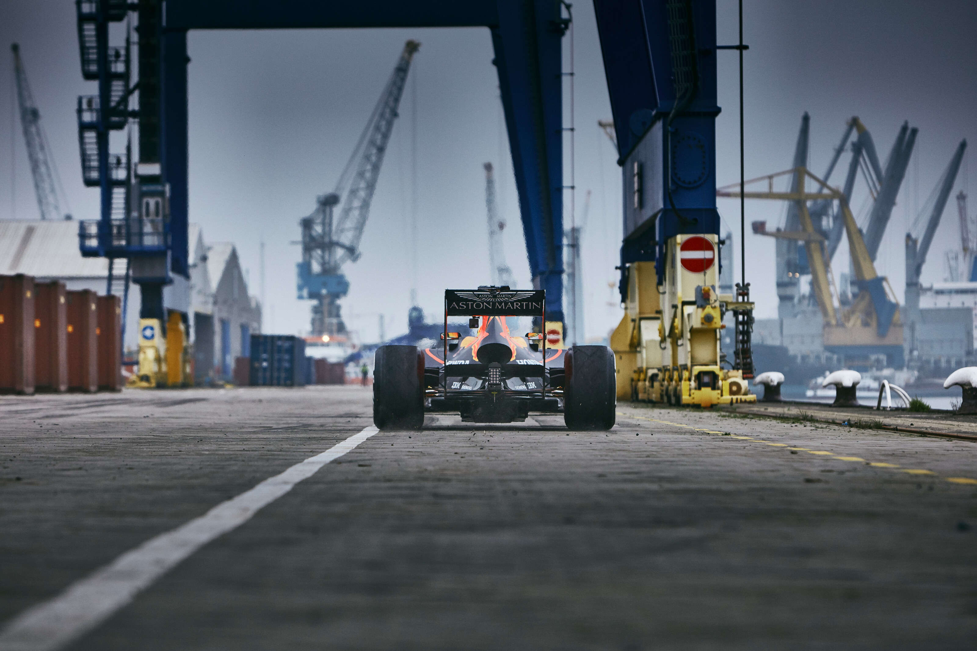 Pilotul Max Verstappen, cursă nebună prin Olanda: ”Dacă nu putem participa la curse de Formula 1, hai să vă oferim ceva unic”