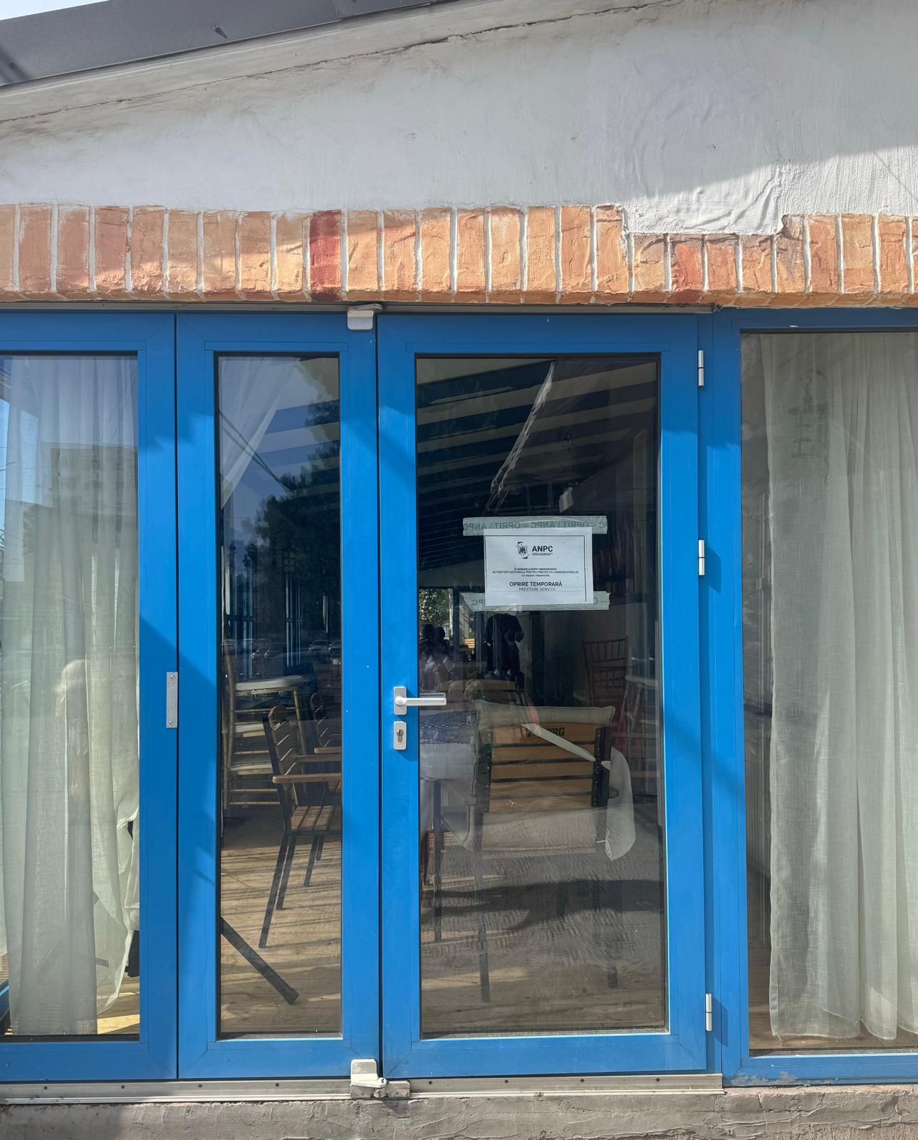 Restaurantul Roka Greek Taverna, închis temporar de ANPC. Comisarii au găsit mâncare expirată și mizerie