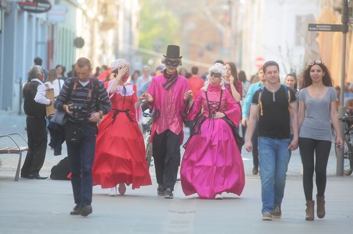 Carnaval la Timișoara. Spectacol cu prințese, mimi, acrobați și personaje de poveste
