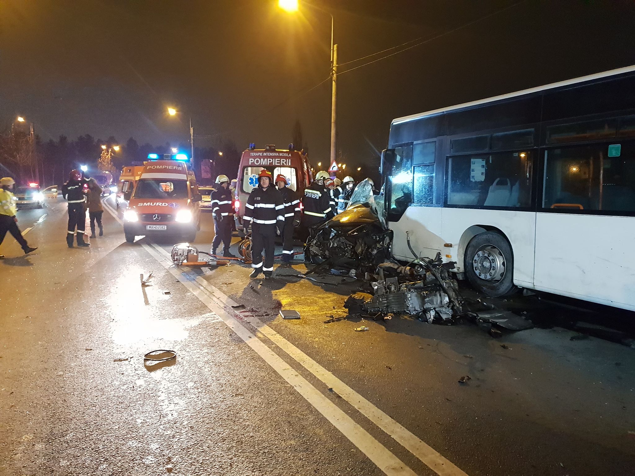 Accident teribil în București, pe Șoseaua Petricani. Două persoane au murit după ce o mașină s-a lovit de un autobuz