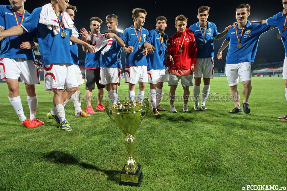 FOTO / Oltenii s-au bătut între ei! Fanii lui FC U au coabitat cu dinamoviștii
